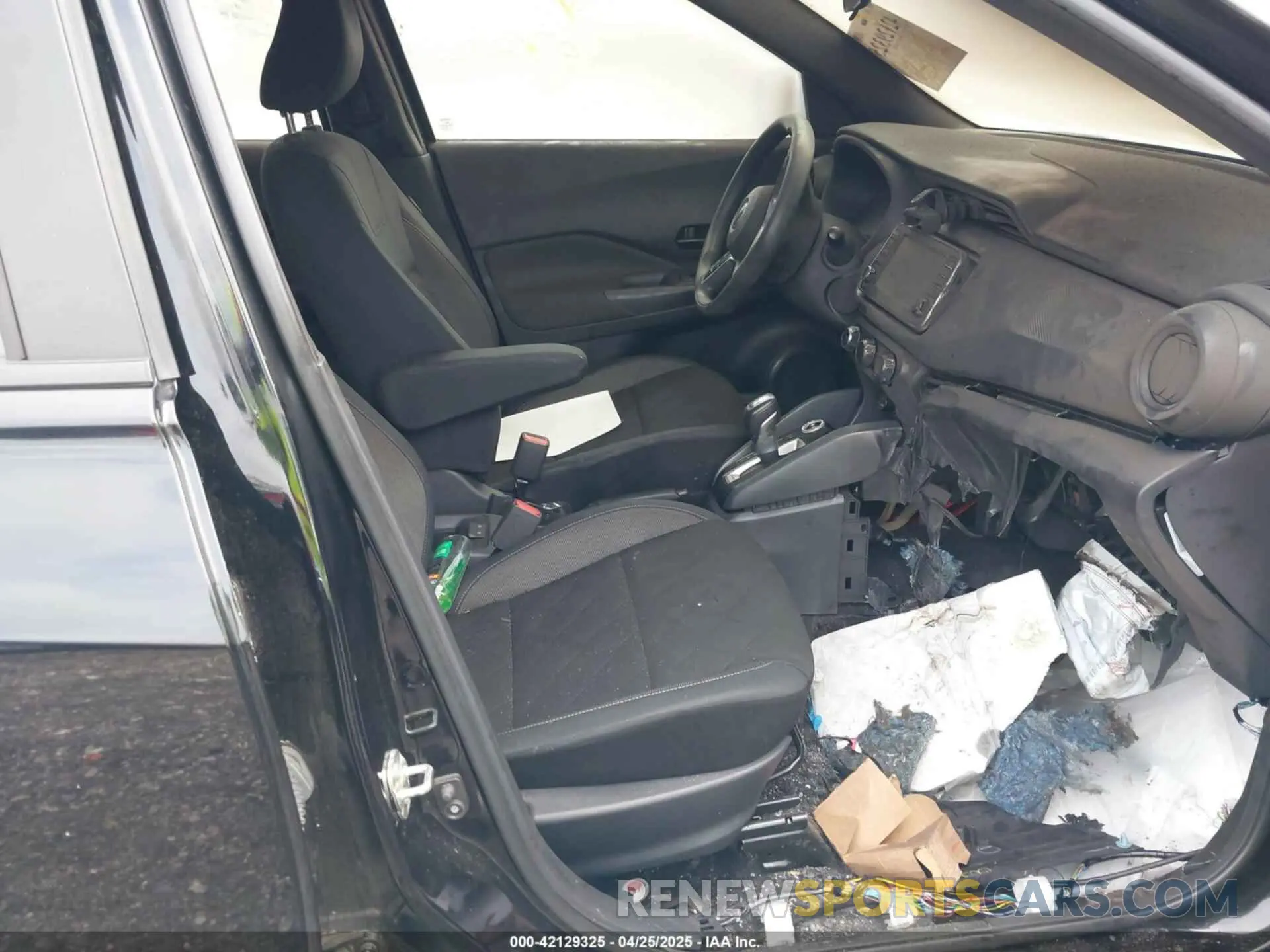 5 Photograph of a damaged car 3N1CP5BV3LL490569 NISSAN KICKS 2020
