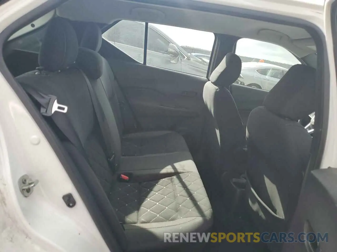 10 Photograph of a damaged car 3N1CP5BV3LL492211 NISSAN KICKS 2020