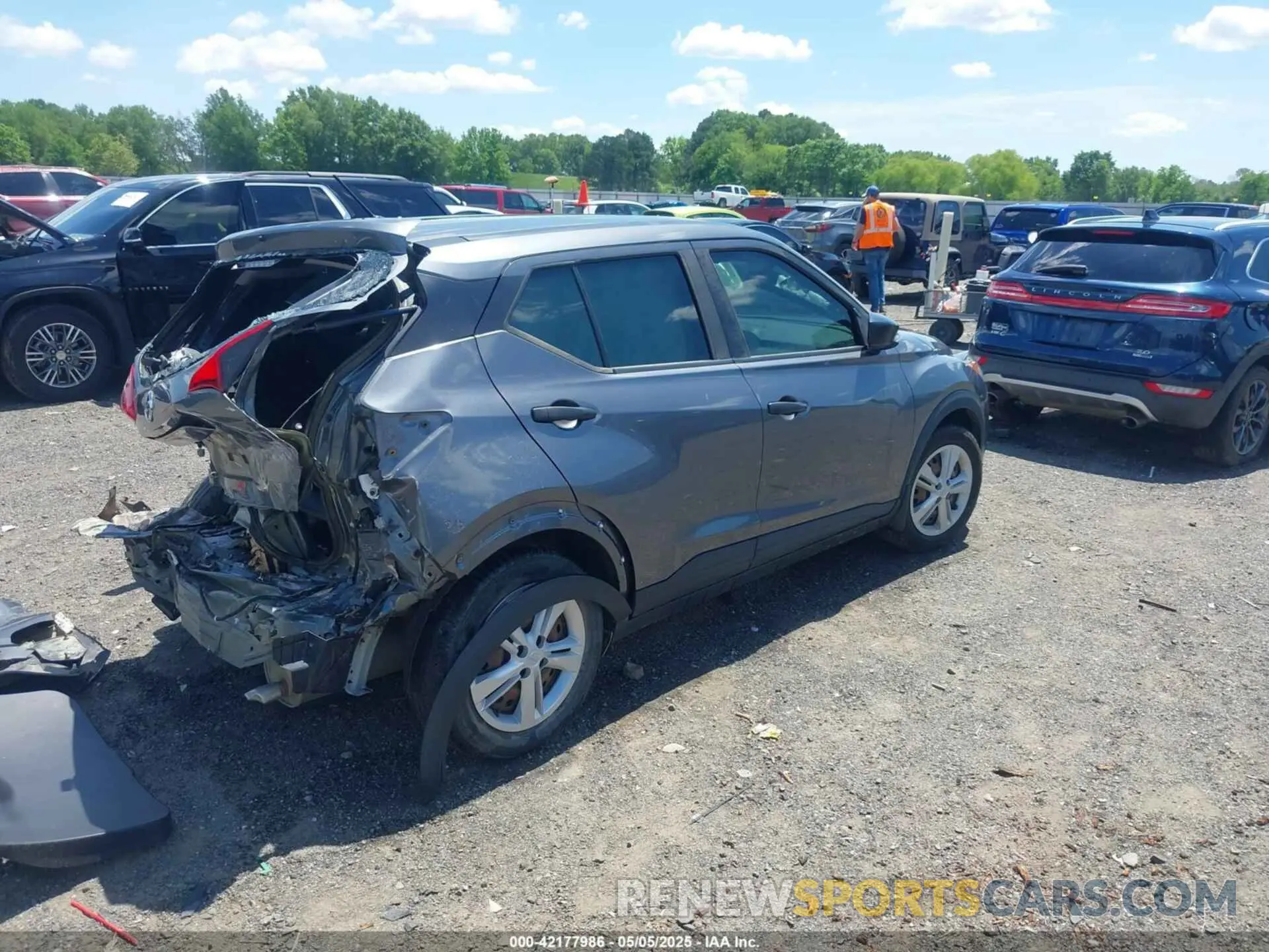 4 Photograph of a damaged car 3N1CP5BV3LL512442 NISSAN KICKS 2020