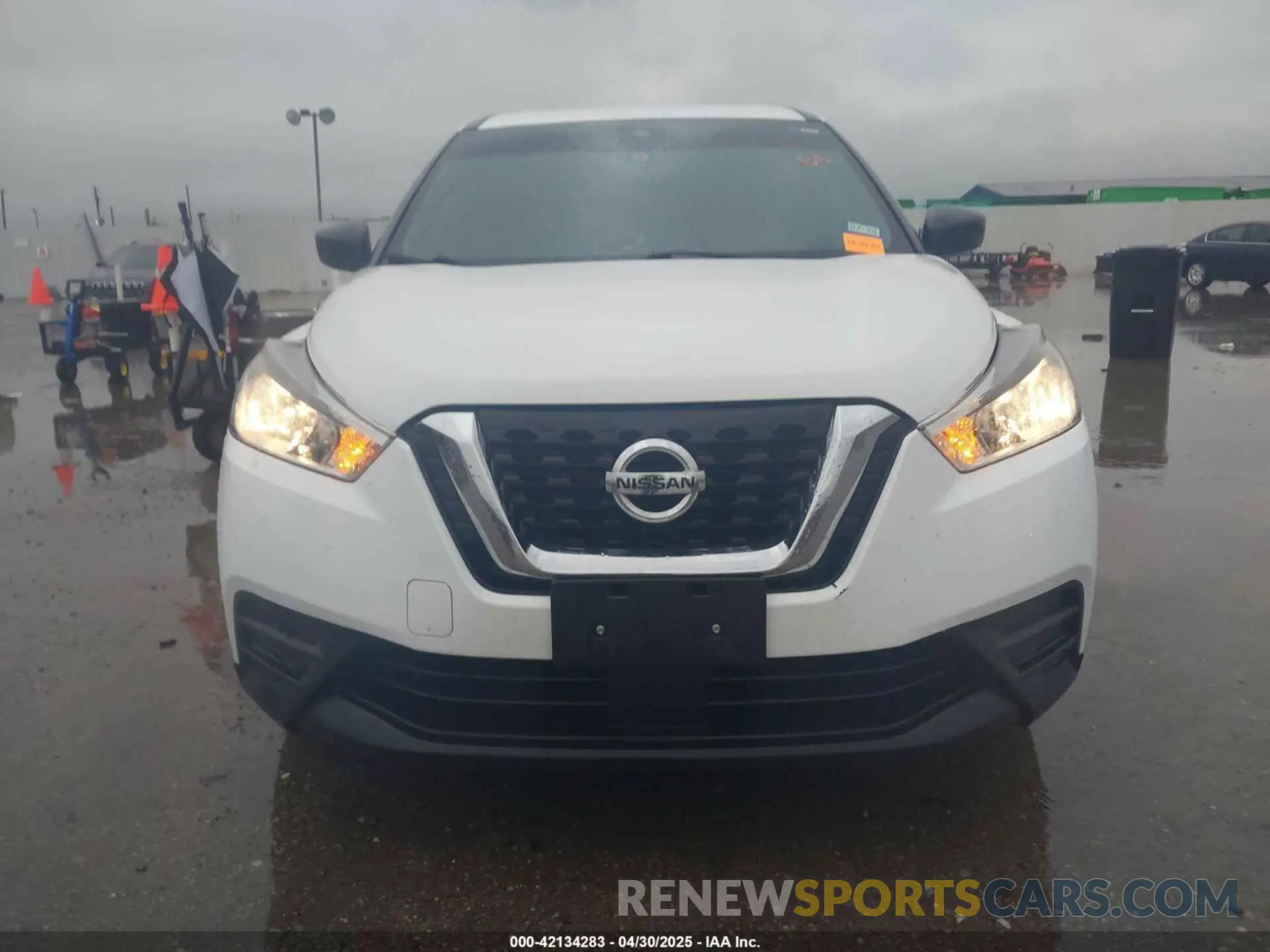 12 Photograph of a damaged car 3N1CP5BV3LL528429 NISSAN KICKS 2020