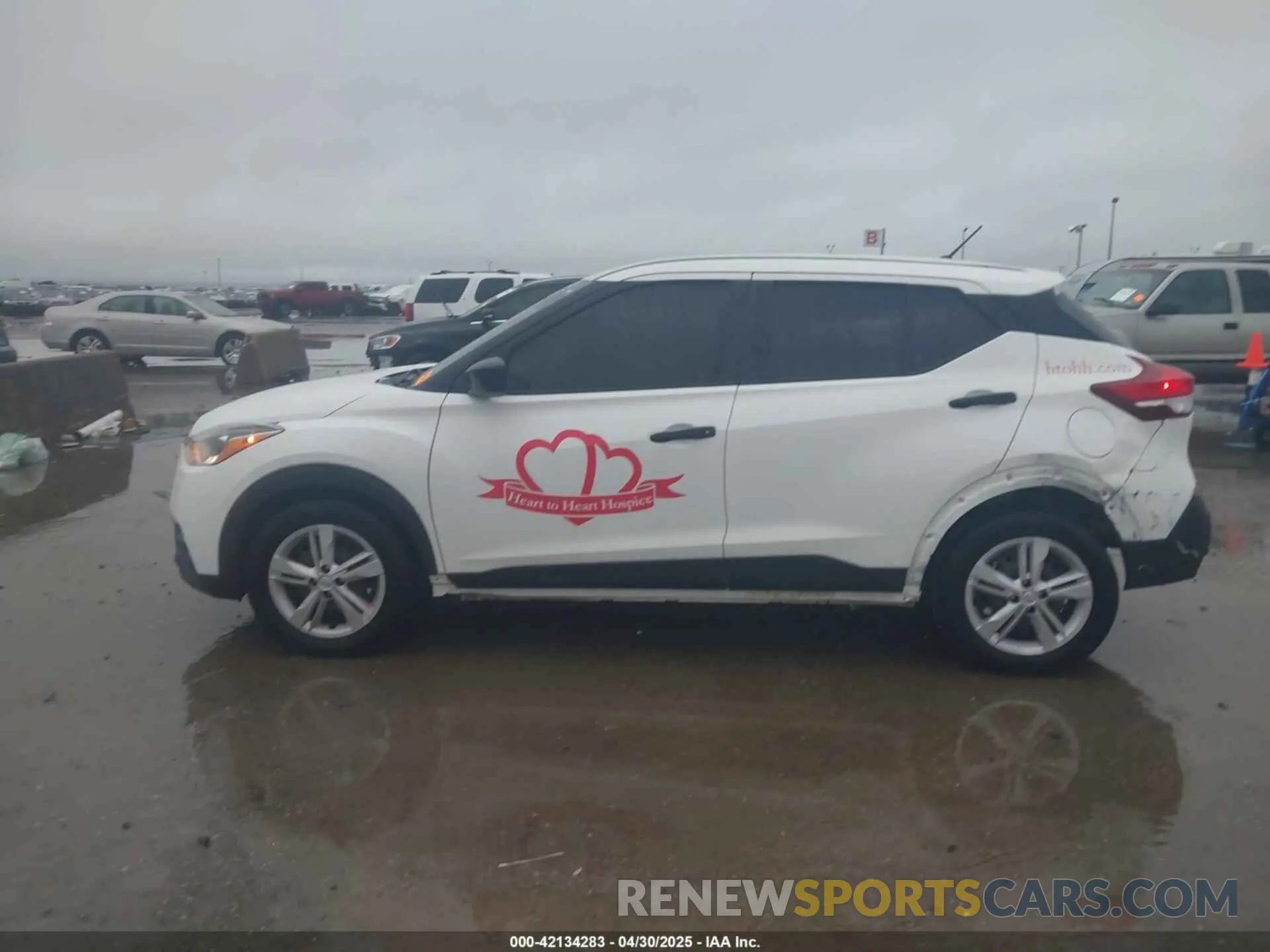 14 Photograph of a damaged car 3N1CP5BV3LL528429 NISSAN KICKS 2020