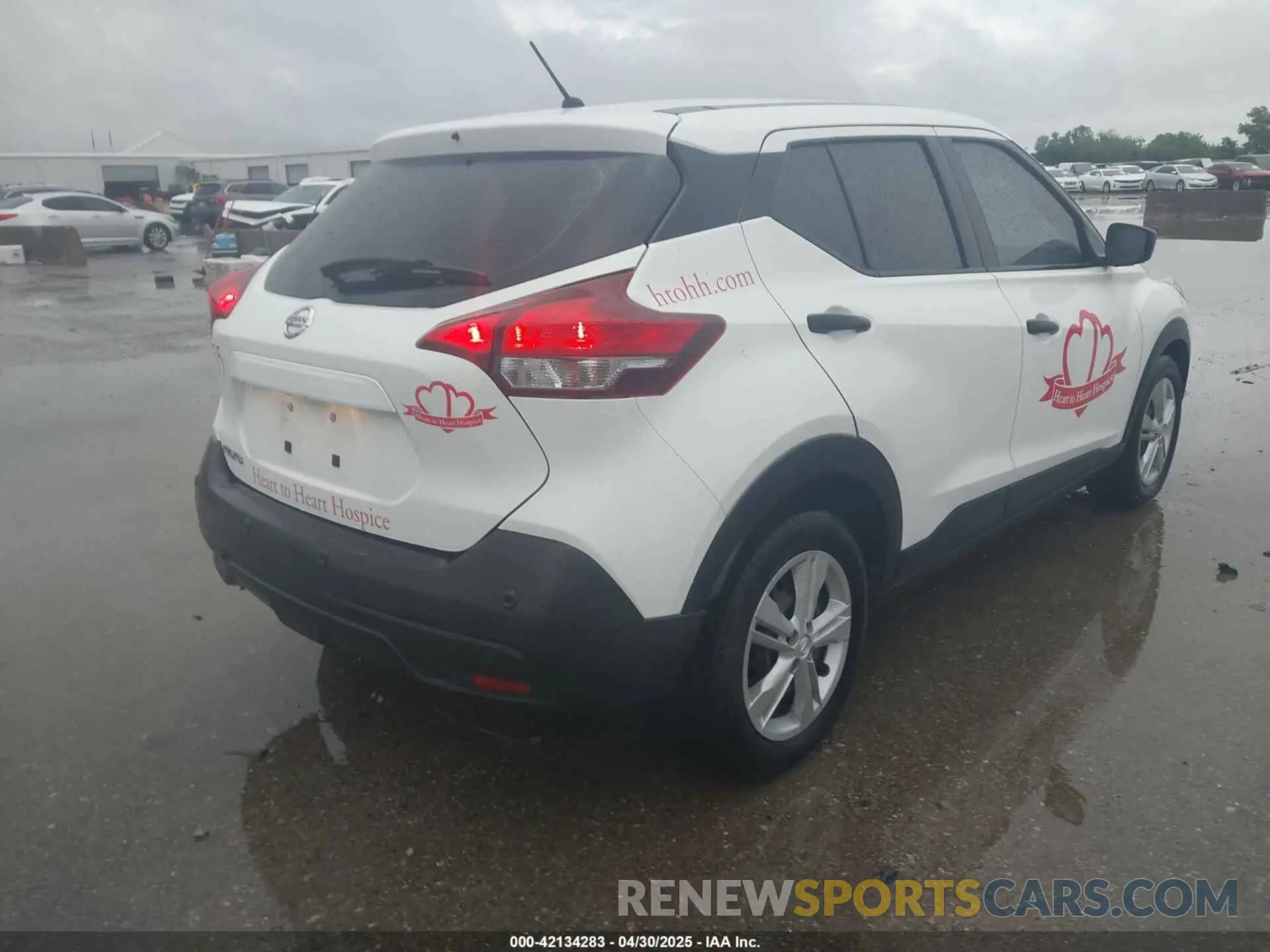 4 Photograph of a damaged car 3N1CP5BV3LL528429 NISSAN KICKS 2020