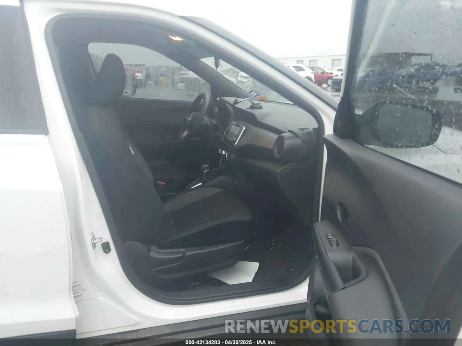 5 Photograph of a damaged car 3N1CP5BV3LL528429 NISSAN KICKS 2020