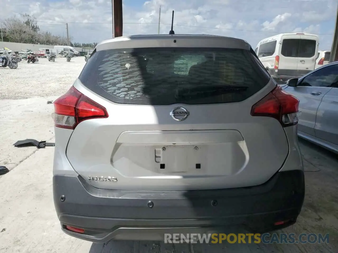 6 Photograph of a damaged car 3N1CP5BV3LL546154 NISSAN KICKS 2020