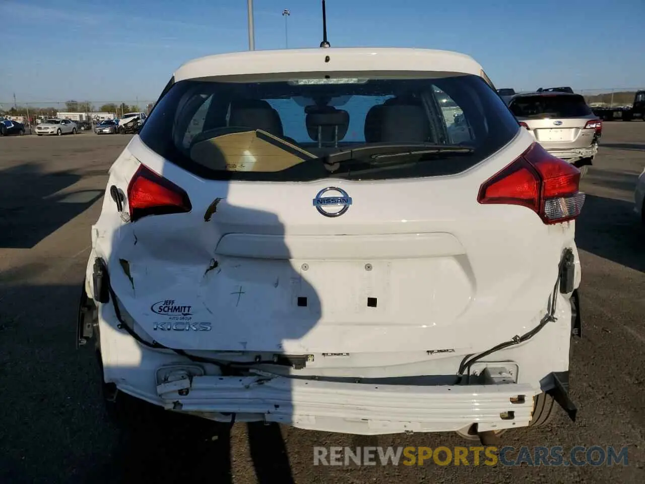6 Photograph of a damaged car 3N1CP5BV3LL552469 NISSAN KICKS 2020