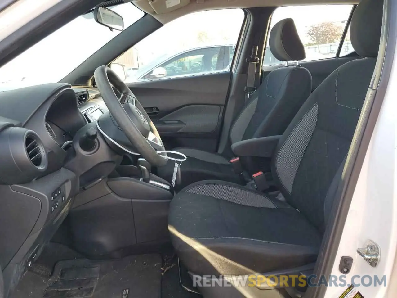 7 Photograph of a damaged car 3N1CP5BV3LL552469 NISSAN KICKS 2020
