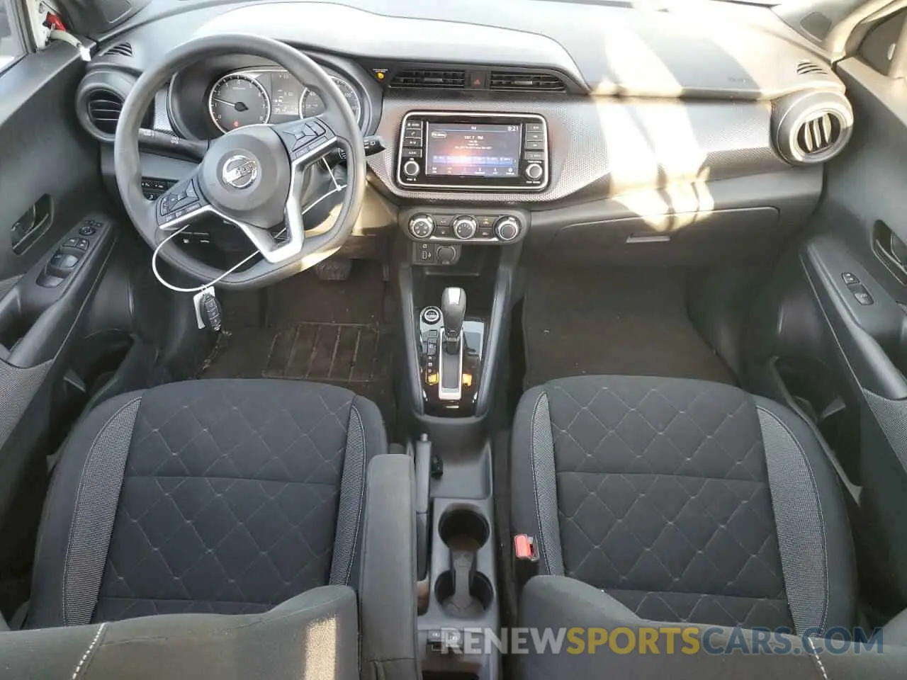 8 Photograph of a damaged car 3N1CP5BV3LL552469 NISSAN KICKS 2020
