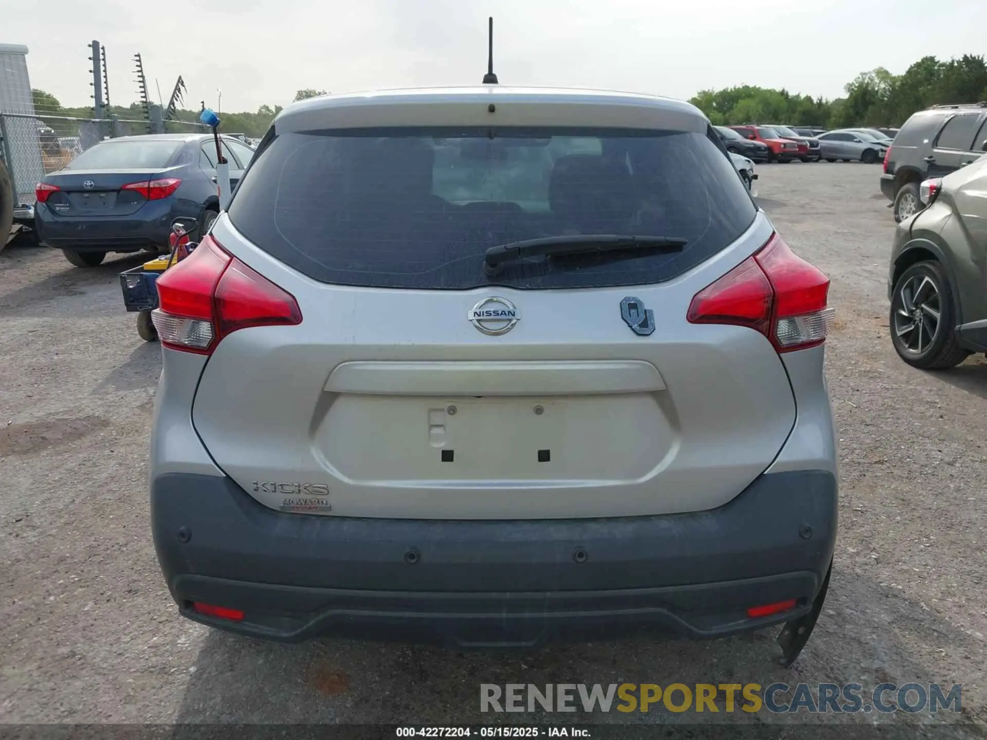 17 Photograph of a damaged car 3N1CP5BV4LL479001 NISSAN KICKS 2020