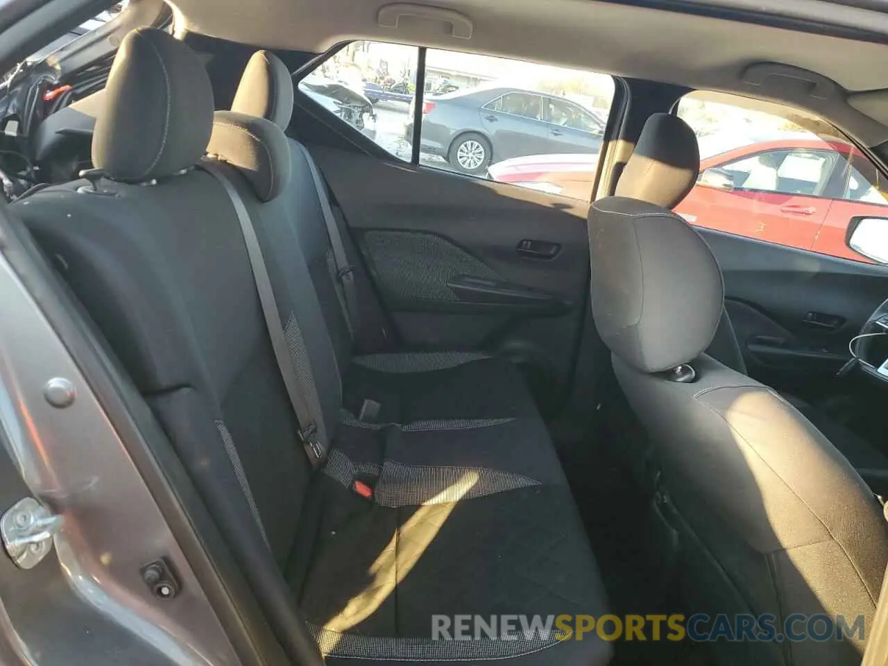 10 Photograph of a damaged car 3N1CP5BV4LL485123 NISSAN KICKS 2020