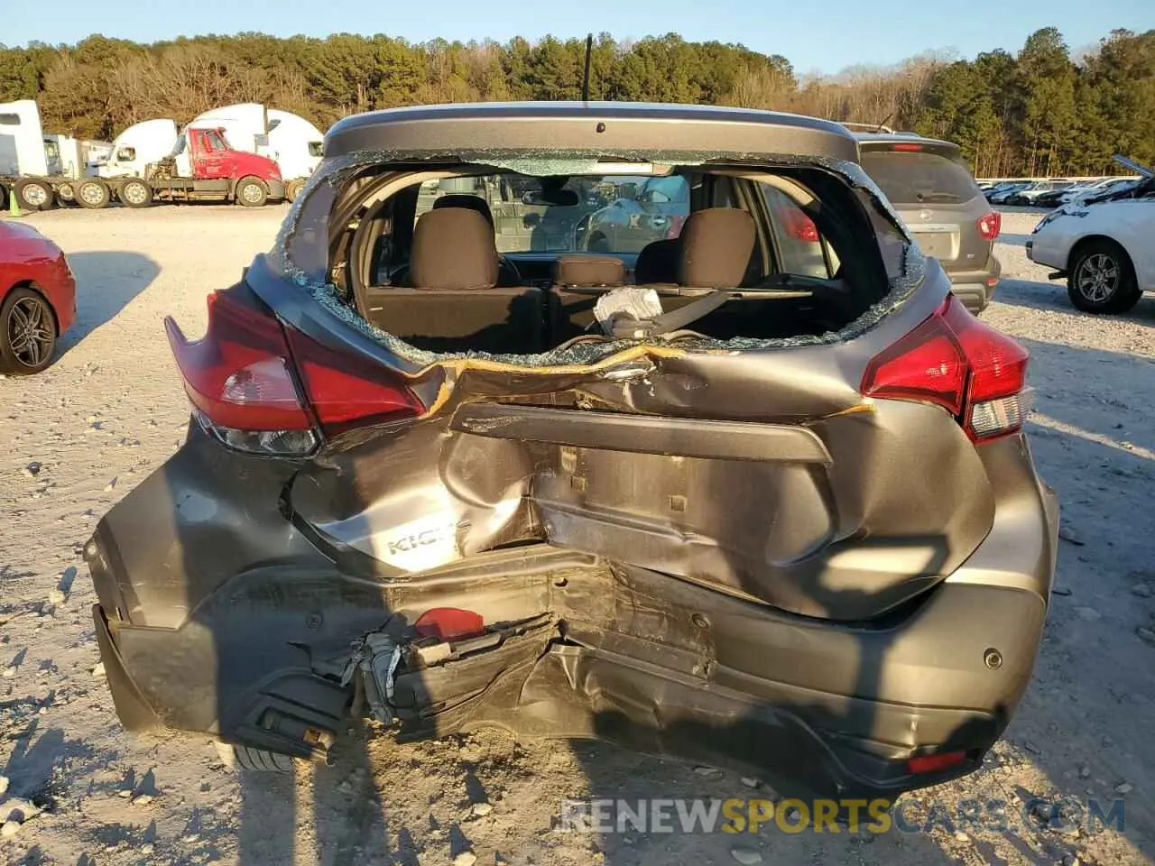6 Photograph of a damaged car 3N1CP5BV4LL485123 NISSAN KICKS 2020