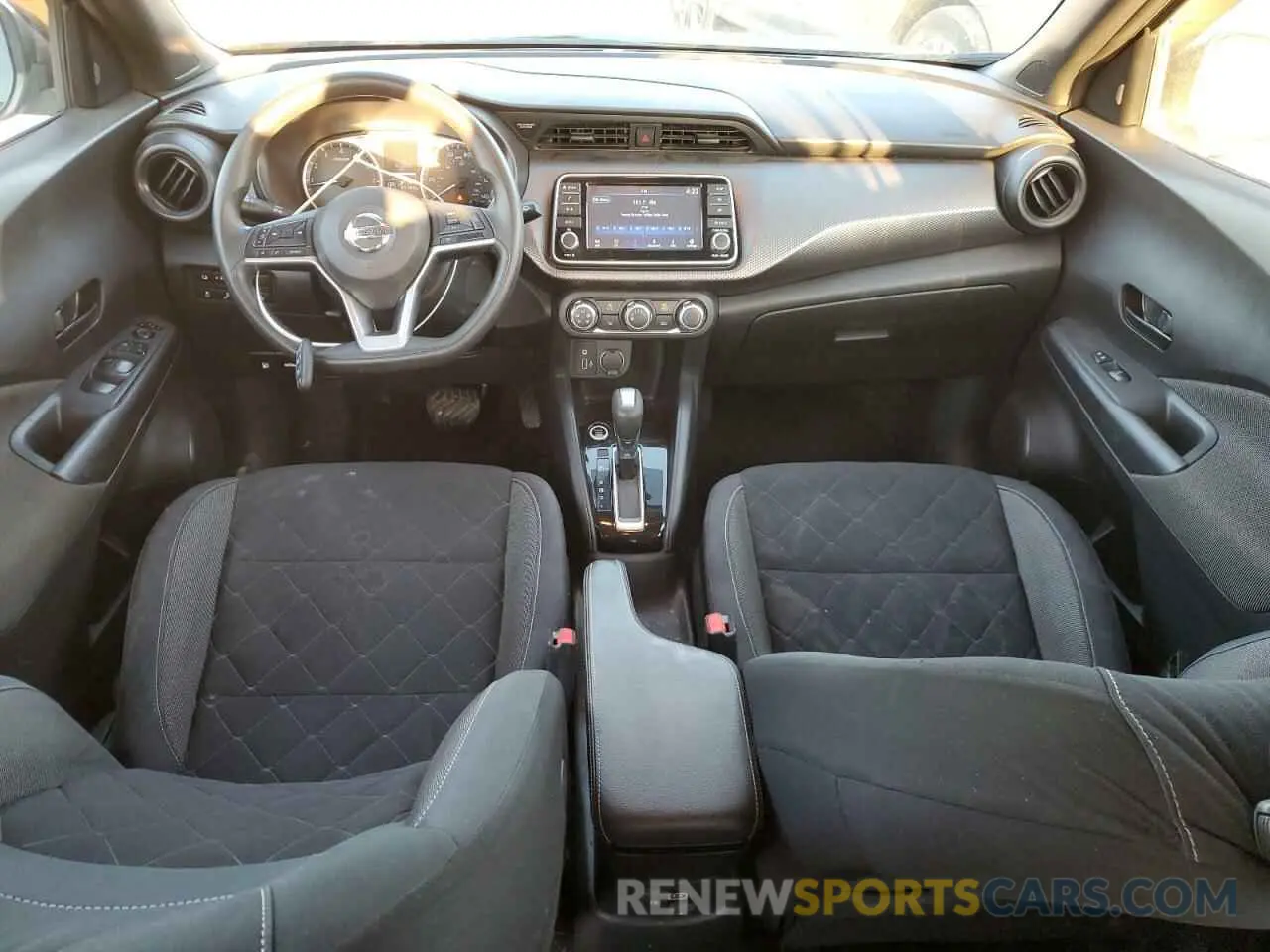 8 Photograph of a damaged car 3N1CP5BV4LL485123 NISSAN KICKS 2020