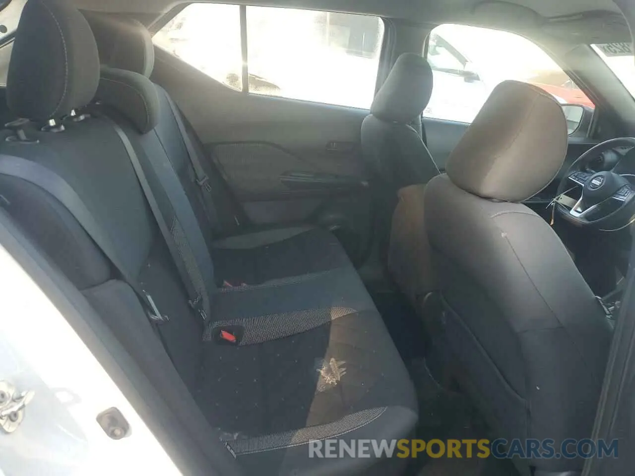 11 Photograph of a damaged car 3N1CP5BV4LL492489 NISSAN KICKS 2020