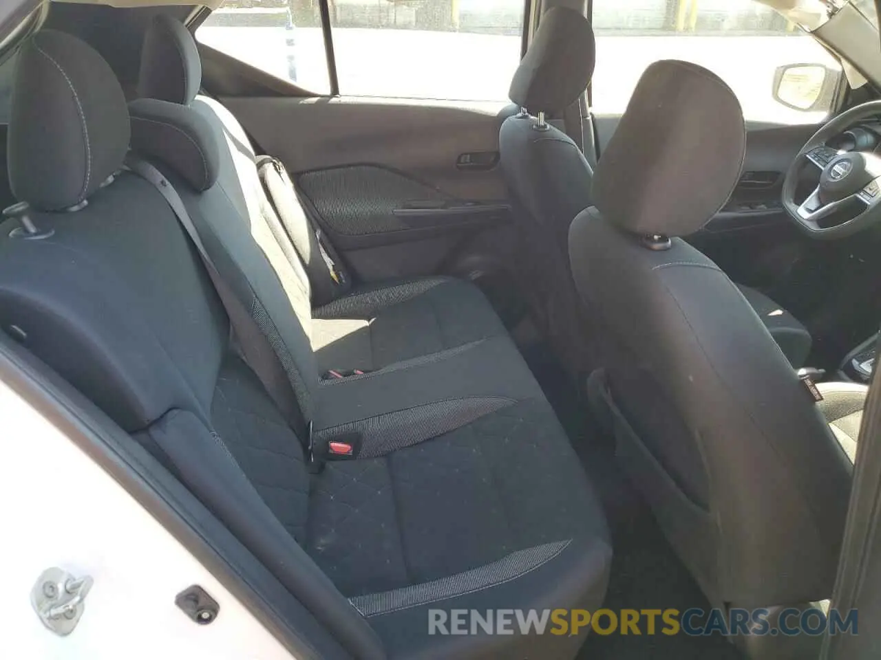 11 Photograph of a damaged car 3N1CP5BV4LL494680 NISSAN KICKS 2020