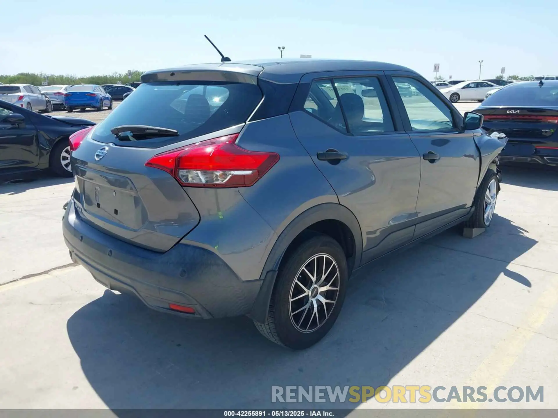 4 Photograph of a damaged car 3N1CP5BV4LL512403 NISSAN KICKS 2020