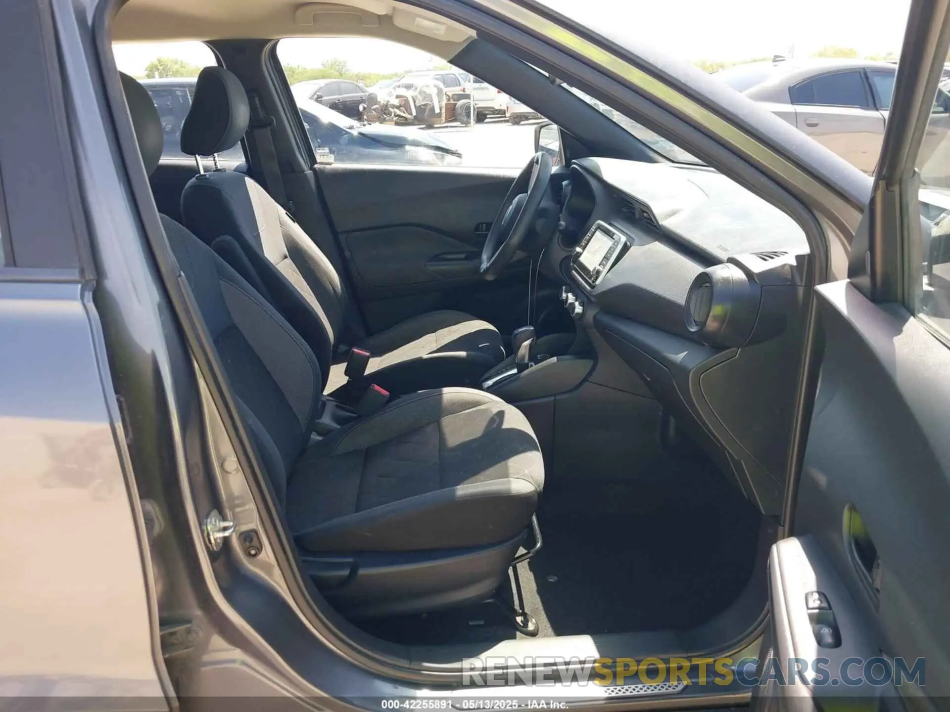 5 Photograph of a damaged car 3N1CP5BV4LL512403 NISSAN KICKS 2020