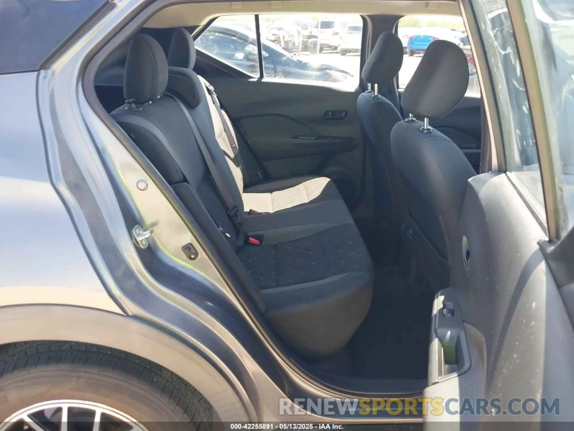 8 Photograph of a damaged car 3N1CP5BV4LL512403 NISSAN KICKS 2020