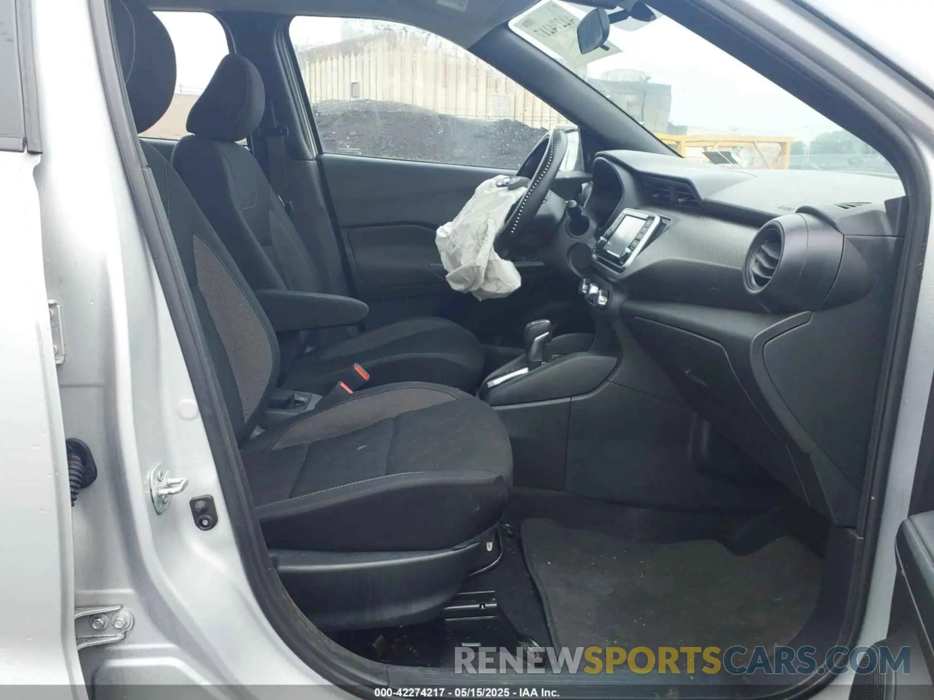 5 Photograph of a damaged car 3N1CP5BV4LL539665 NISSAN KICKS 2020