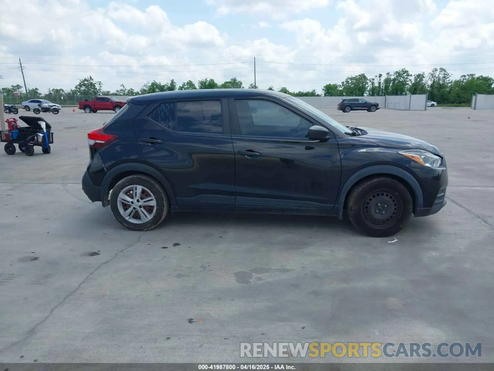 13 Photograph of a damaged car 3N1CP5BV4LL541920 NISSAN KICKS 2020