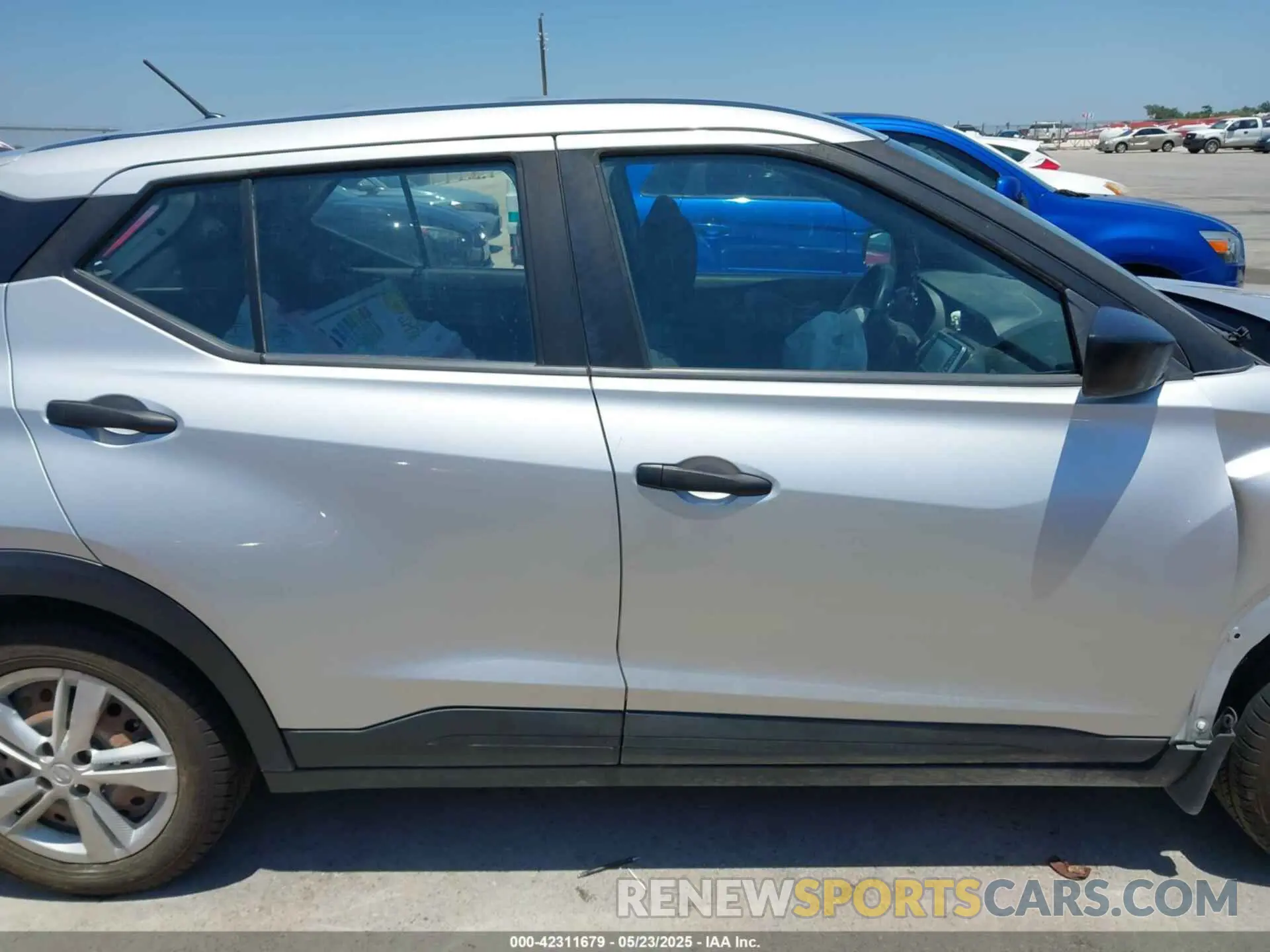 13 Photograph of a damaged car 3N1CP5BV4LL546499 NISSAN KICKS 2020