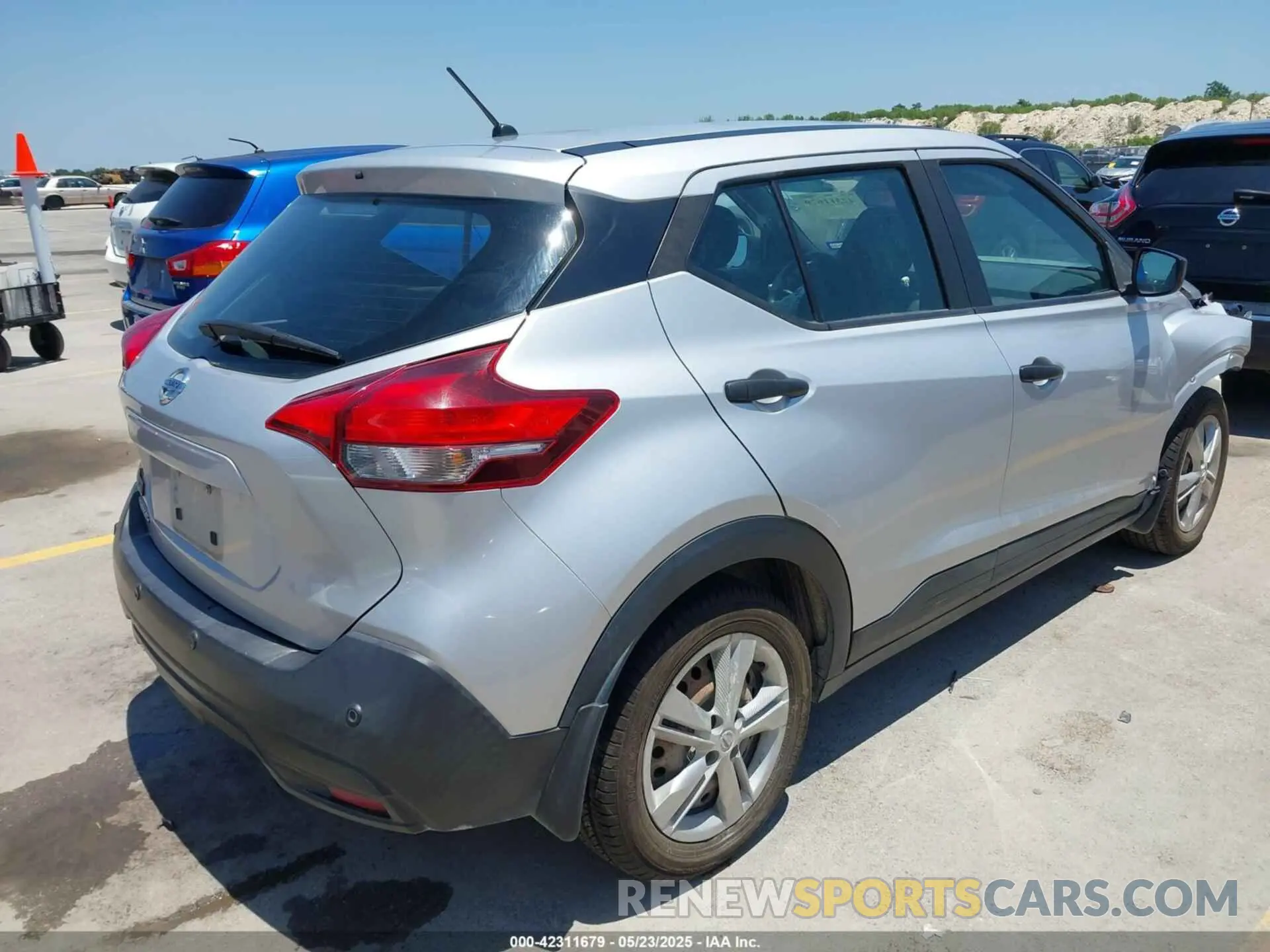 4 Photograph of a damaged car 3N1CP5BV4LL546499 NISSAN KICKS 2020