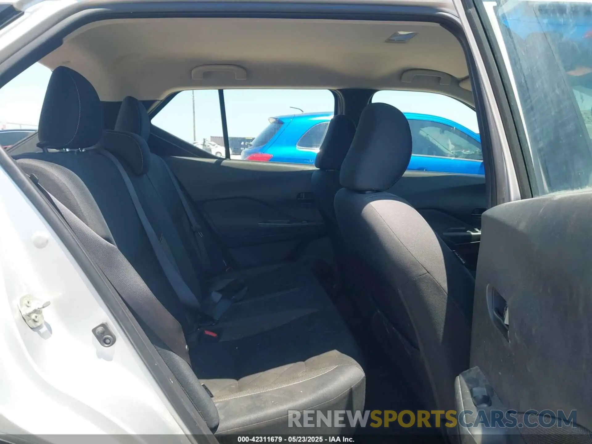8 Photograph of a damaged car 3N1CP5BV4LL546499 NISSAN KICKS 2020