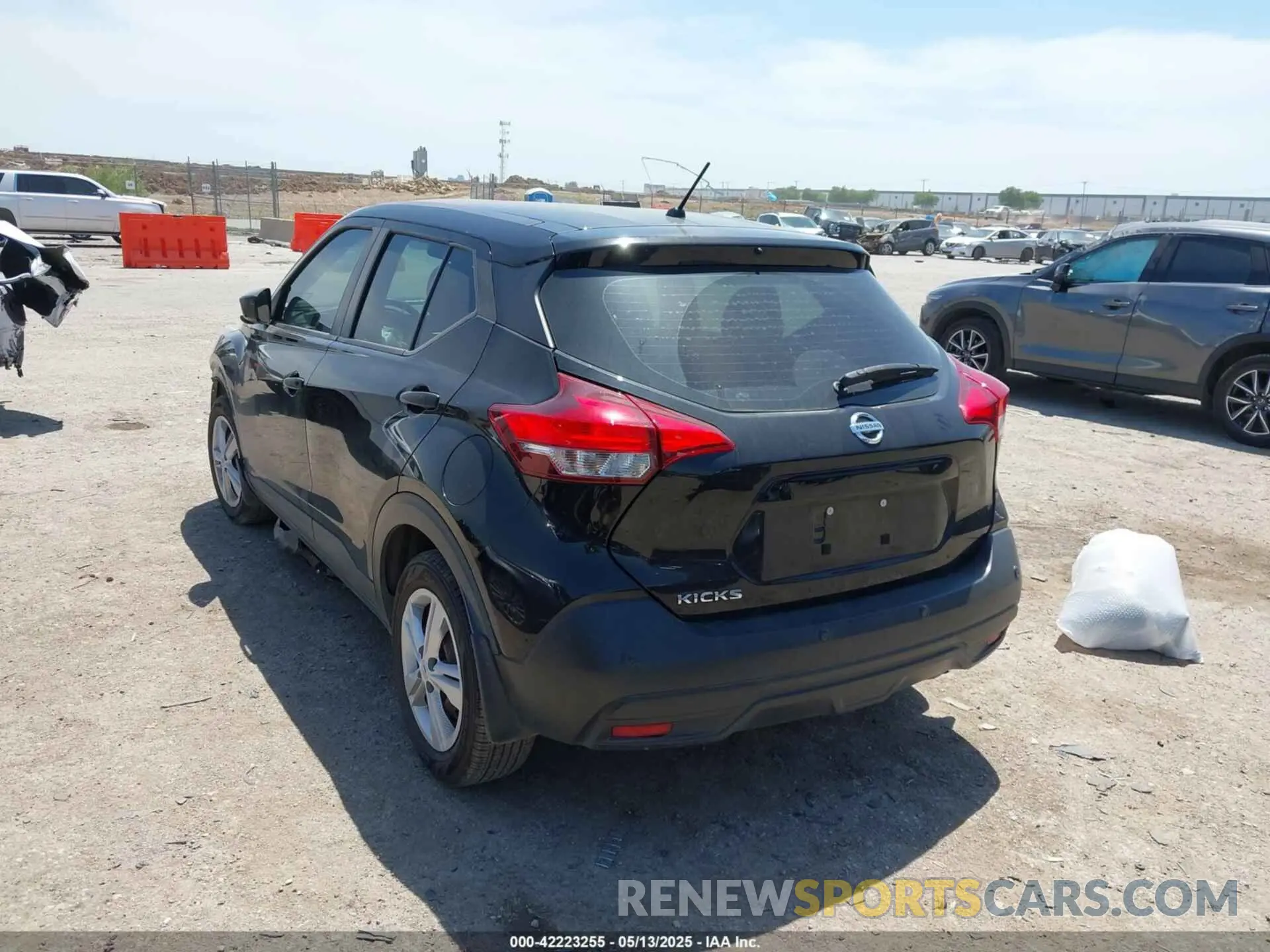 3 Photograph of a damaged car 3N1CP5BV4LL563674 NISSAN KICKS 2020