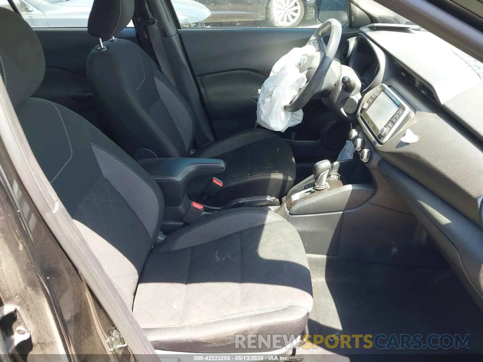 5 Photograph of a damaged car 3N1CP5BV4LL563674 NISSAN KICKS 2020