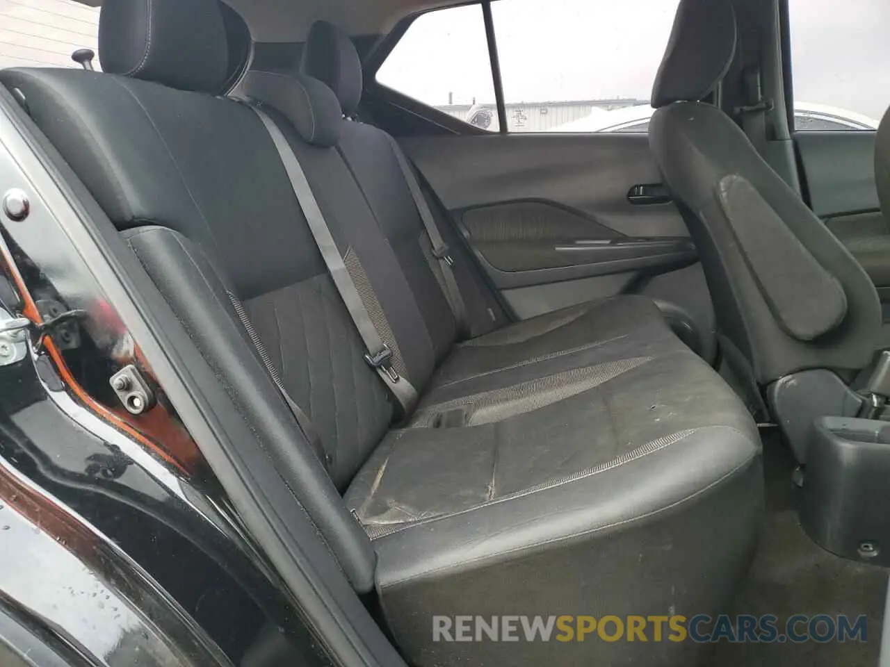 10 Photograph of a damaged car 3N1CP5BV5LL504987 NISSAN KICKS 2020