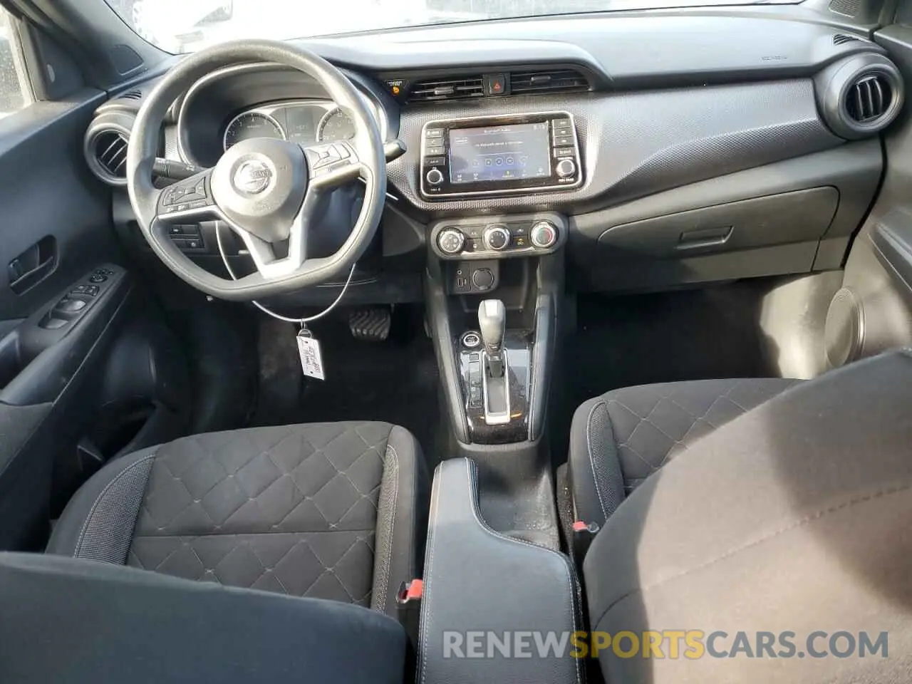 8 Photograph of a damaged car 3N1CP5BV5LL547953 NISSAN KICKS 2020