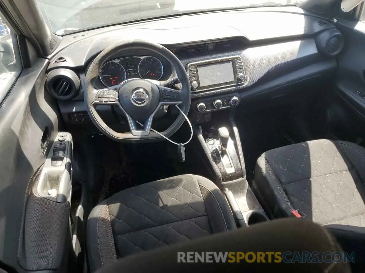 8 Photograph of a damaged car 3N1CP5BV5LL550674 NISSAN KICKS 2020