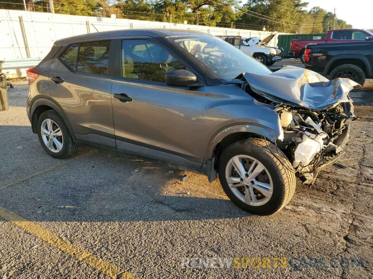 4 Photograph of a damaged car 3N1CP5BV5LL566616 NISSAN KICKS 2020