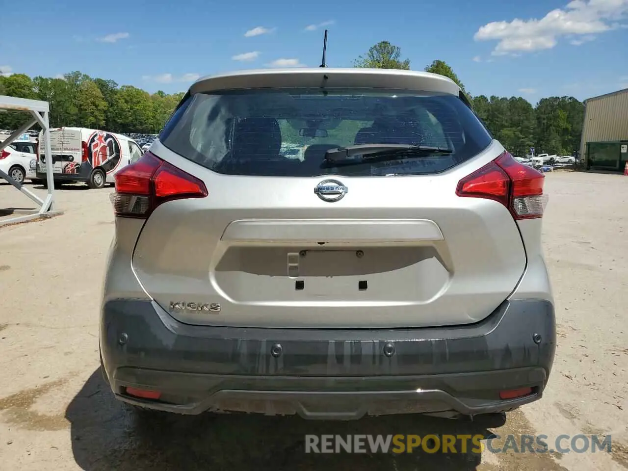 6 Photograph of a damaged car 3N1CP5BV6LL532250 NISSAN KICKS 2020