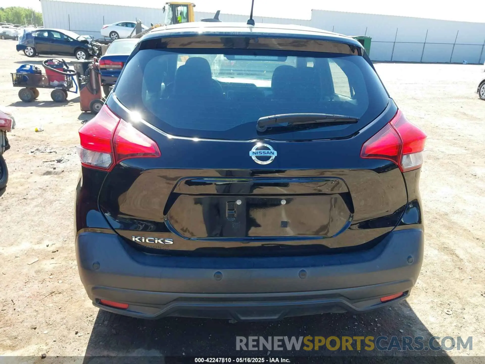 16 Photograph of a damaged car 3N1CP5BV6LL557116 NISSAN KICKS 2020