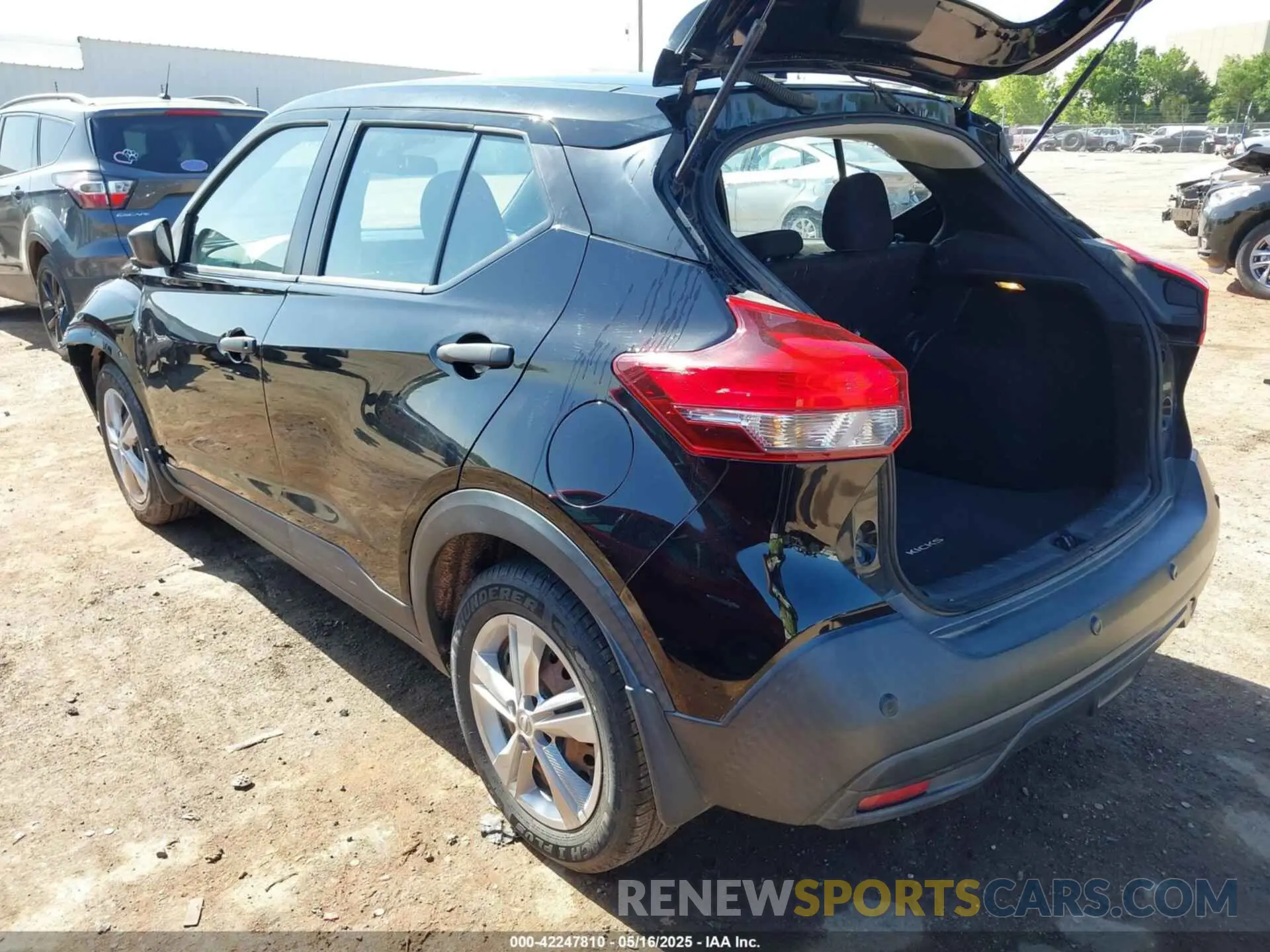 3 Photograph of a damaged car 3N1CP5BV6LL557116 NISSAN KICKS 2020
