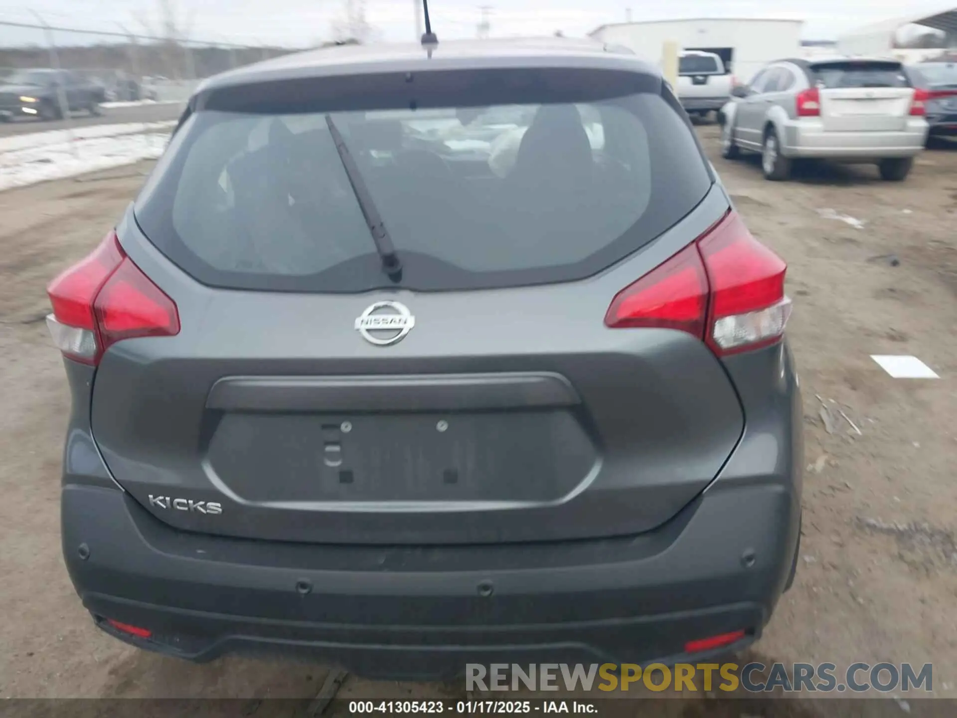 17 Photograph of a damaged car 3N1CP5BV6LL560095 NISSAN KICKS 2020
