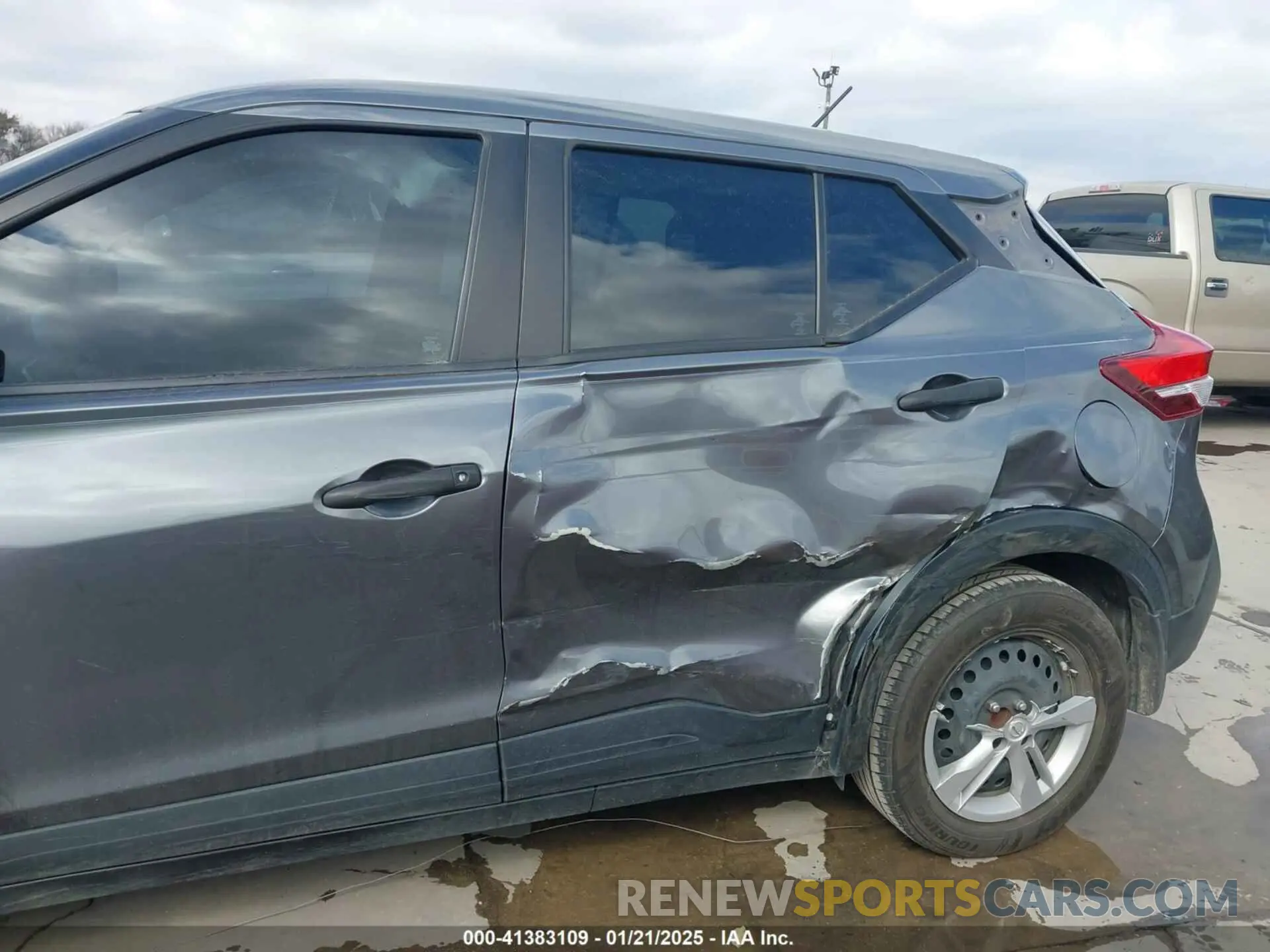 6 Photograph of a damaged car 3N1CP5BV6LL573834 NISSAN KICKS 2020