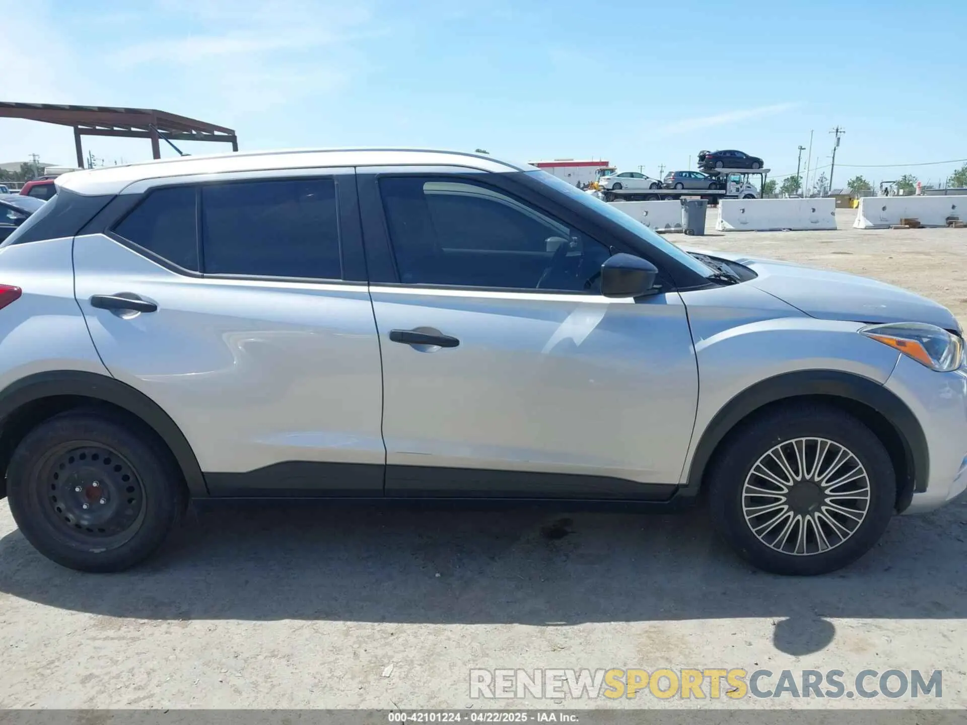13 Photograph of a damaged car 3N1CP5BV6LL575146 NISSAN KICKS 2020