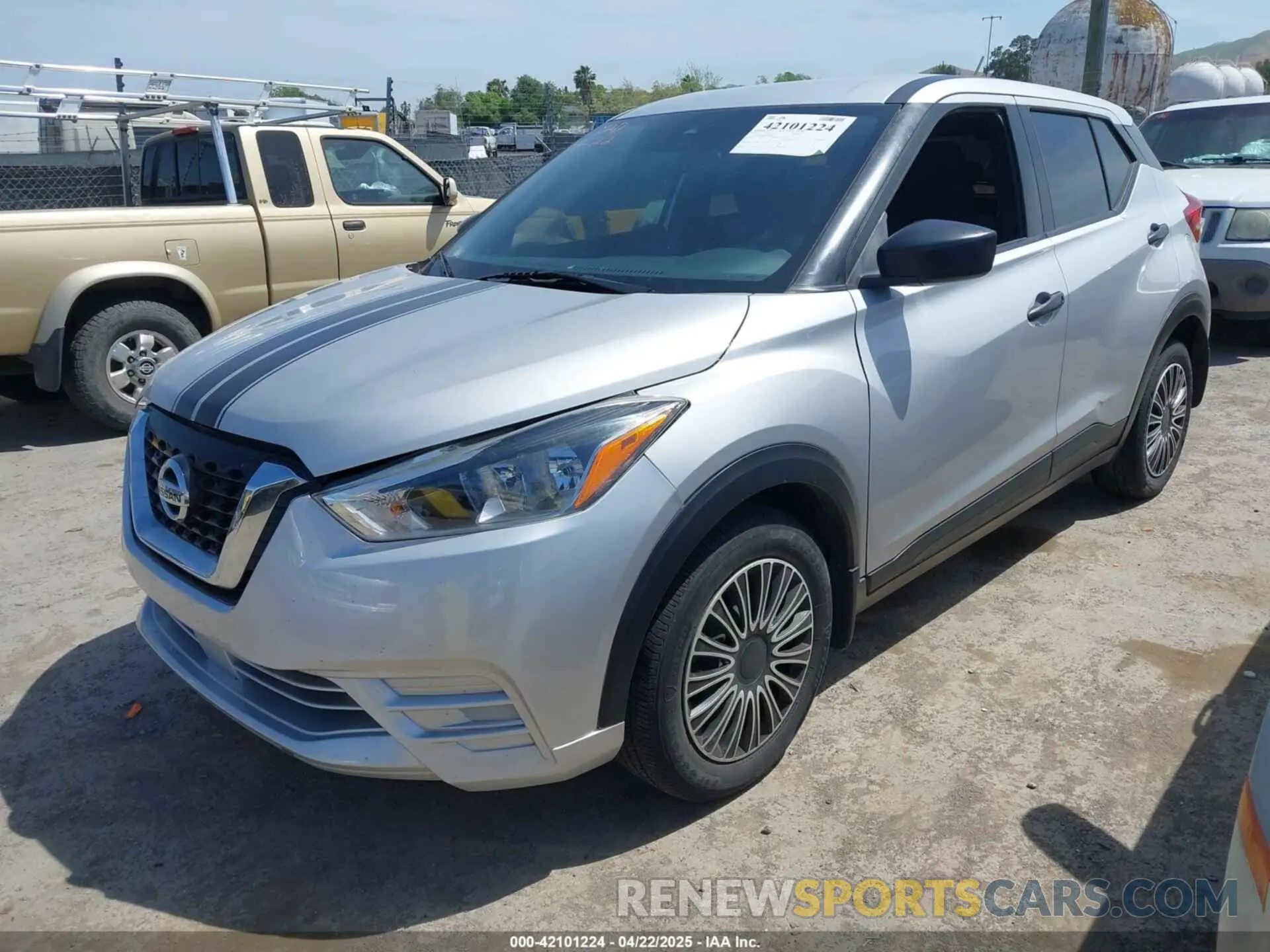 2 Photograph of a damaged car 3N1CP5BV6LL575146 NISSAN KICKS 2020