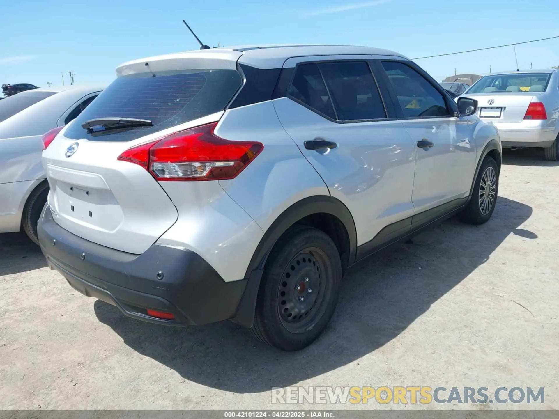 4 Photograph of a damaged car 3N1CP5BV6LL575146 NISSAN KICKS 2020