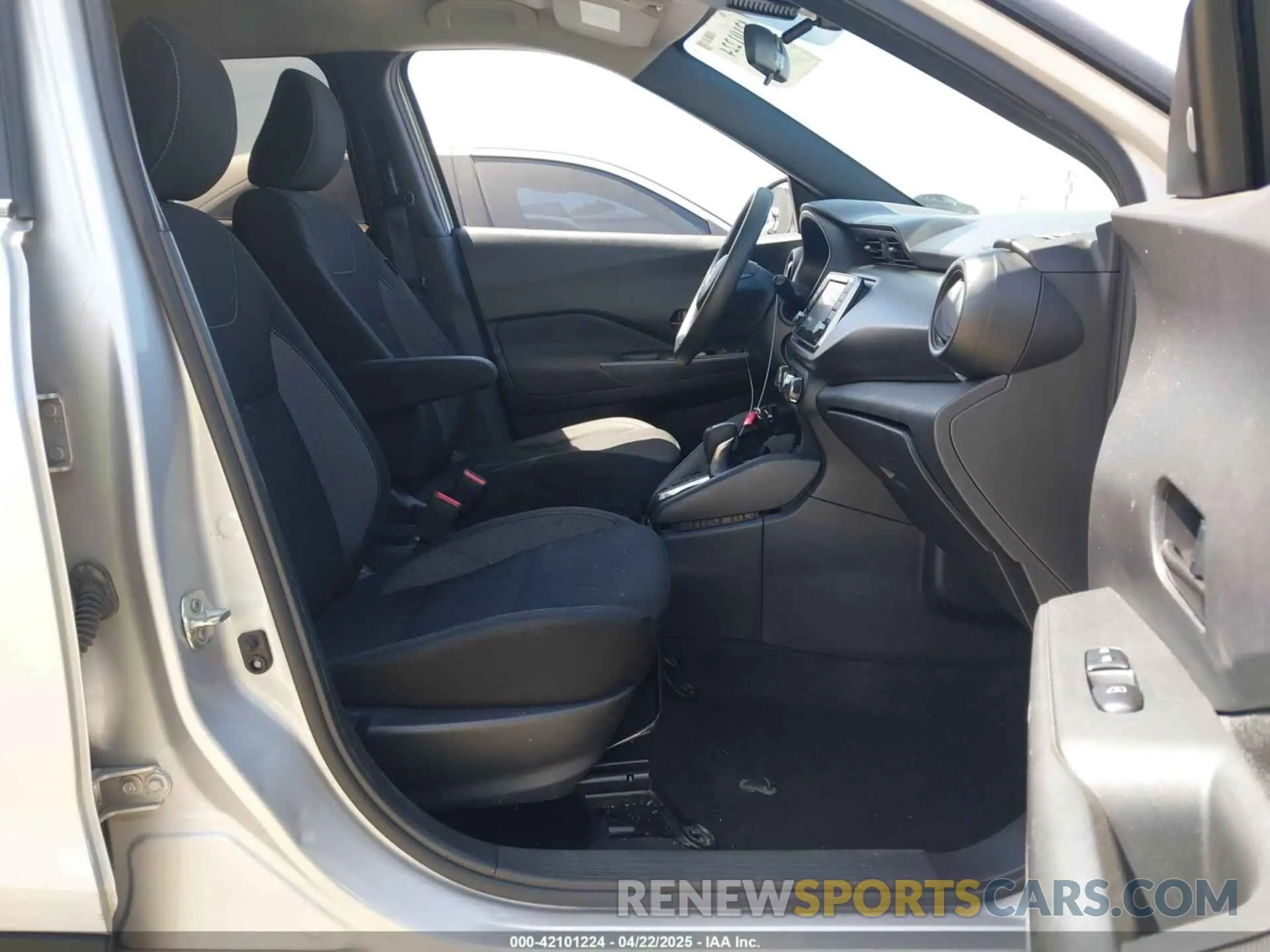 5 Photograph of a damaged car 3N1CP5BV6LL575146 NISSAN KICKS 2020