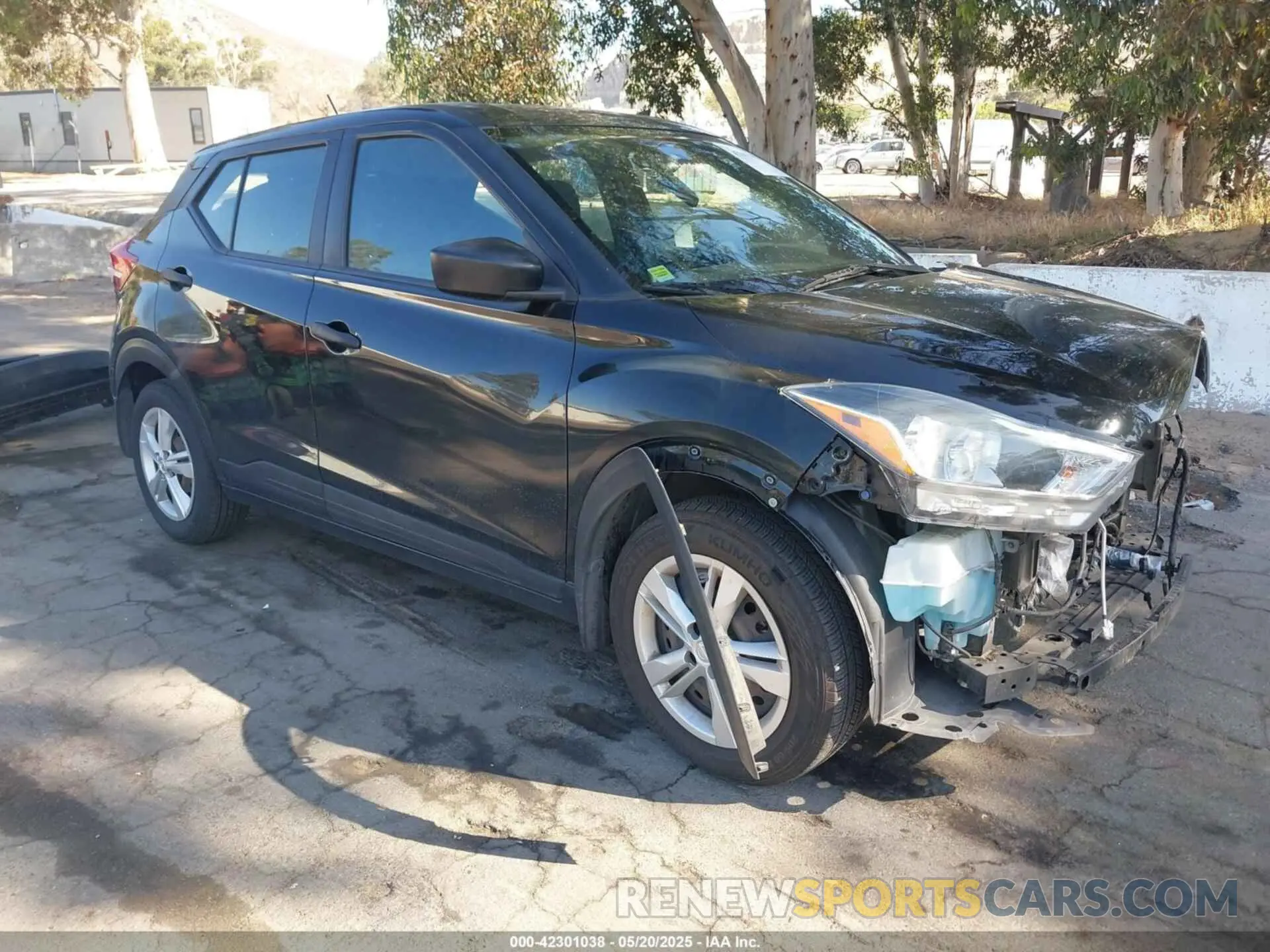 1 Photograph of a damaged car 3N1CP5BV7LL482975 NISSAN KICKS 2020