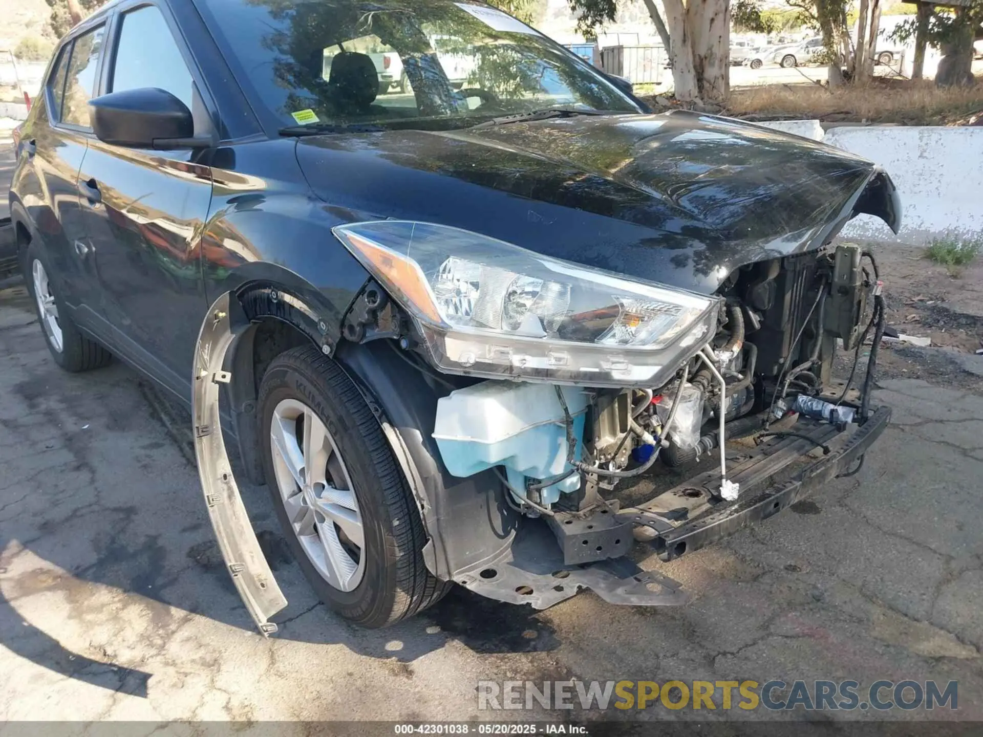 6 Photograph of a damaged car 3N1CP5BV7LL482975 NISSAN KICKS 2020