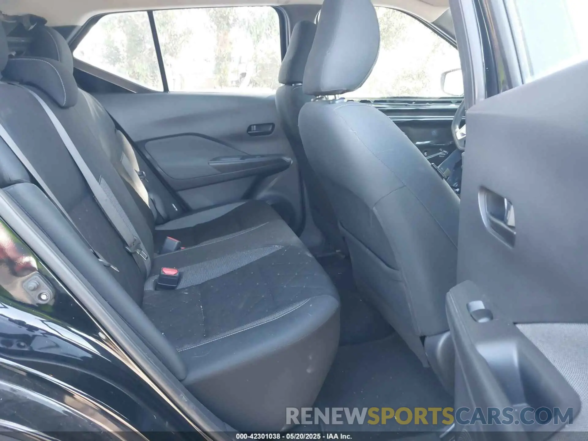 8 Photograph of a damaged car 3N1CP5BV7LL482975 NISSAN KICKS 2020