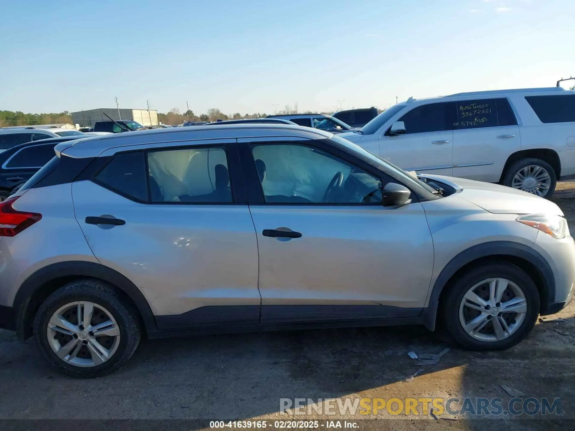 13 Photograph of a damaged car 3N1CP5BV7LL512184 NISSAN KICKS 2020