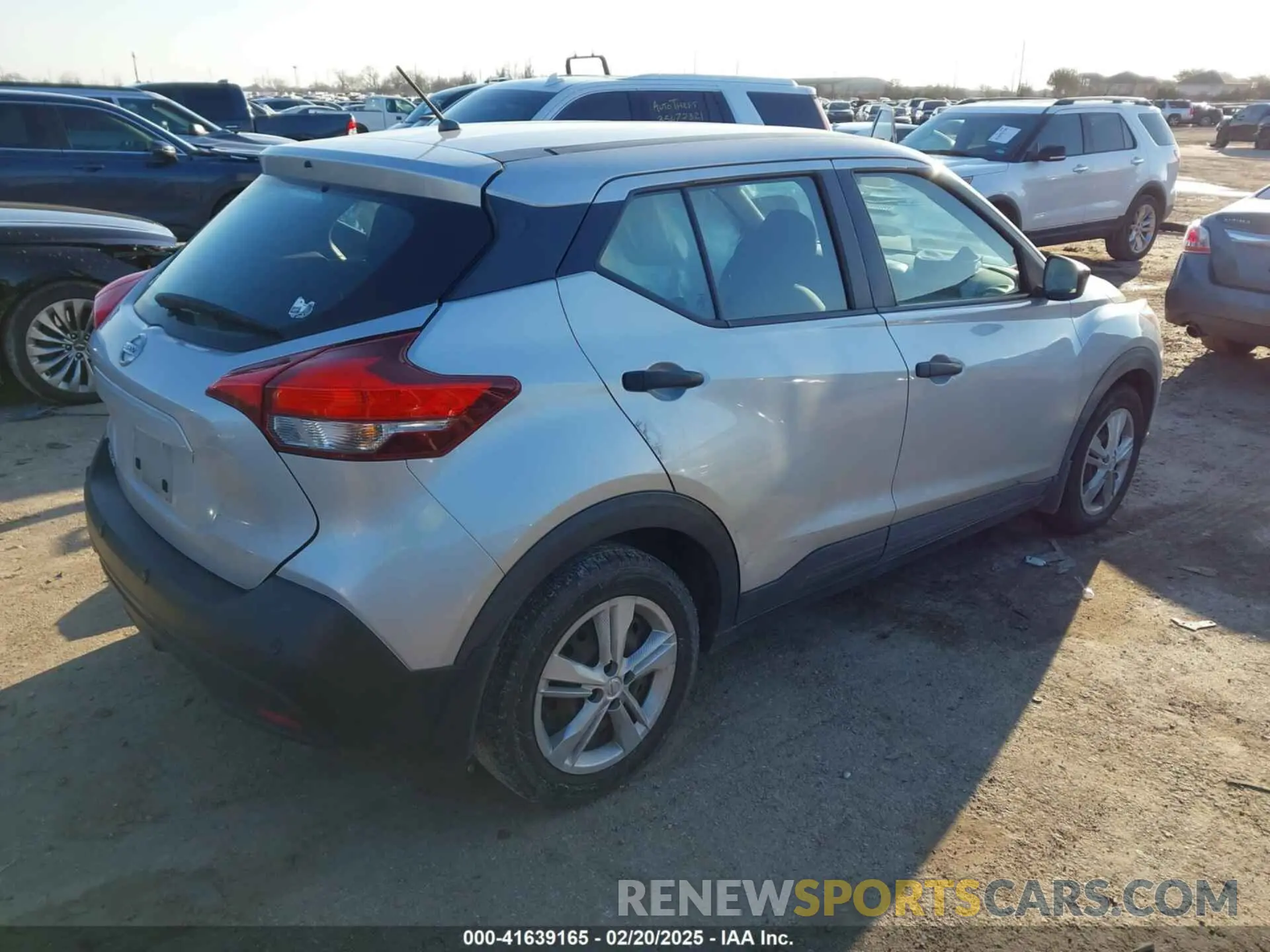 4 Photograph of a damaged car 3N1CP5BV7LL512184 NISSAN KICKS 2020