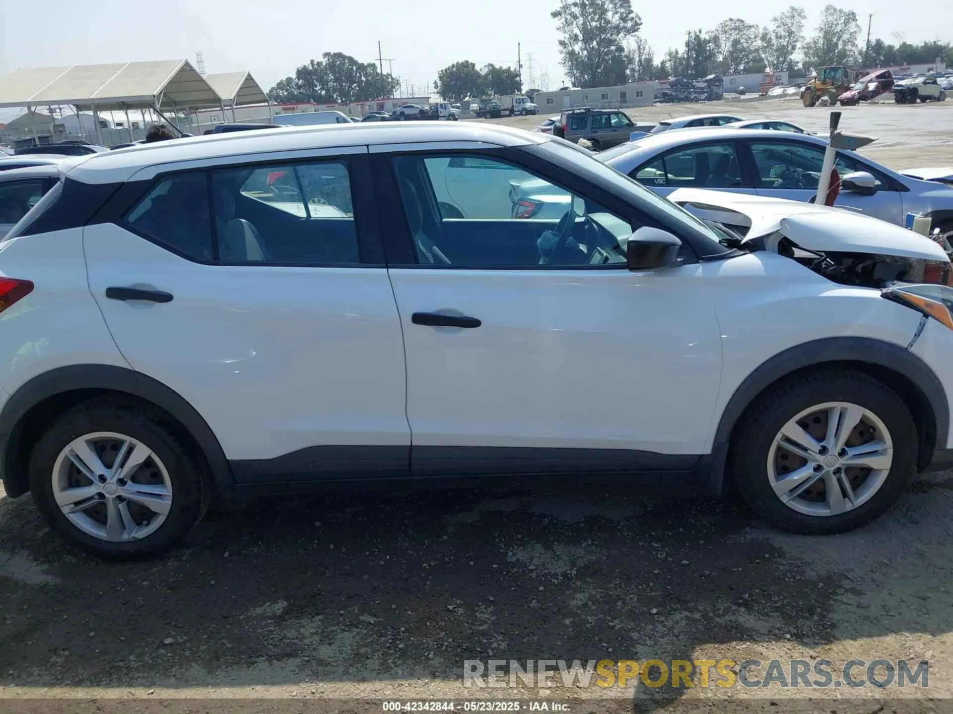 13 Photograph of a damaged car 3N1CP5BV7LL512251 NISSAN KICKS 2020