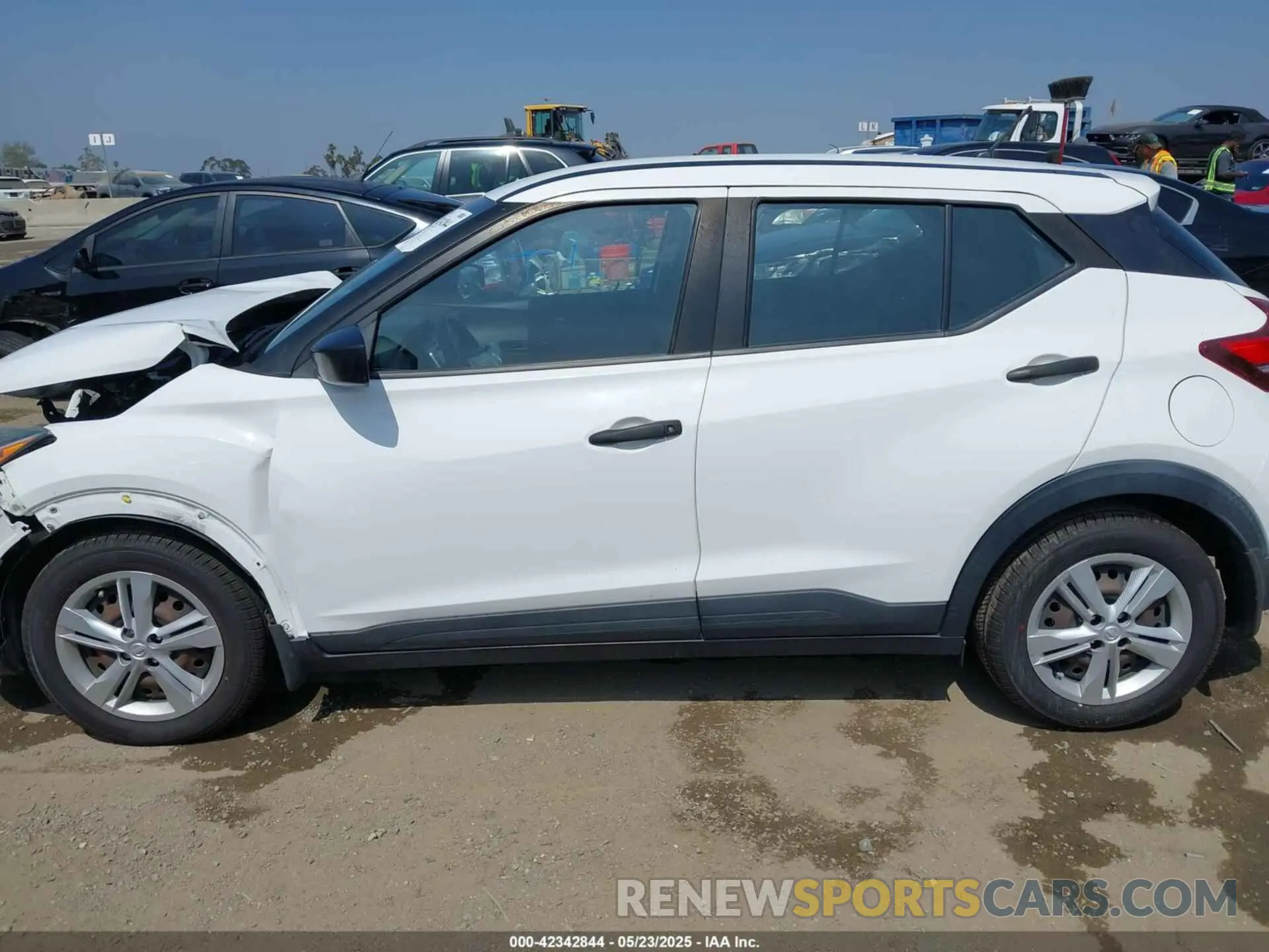 14 Photograph of a damaged car 3N1CP5BV7LL512251 NISSAN KICKS 2020
