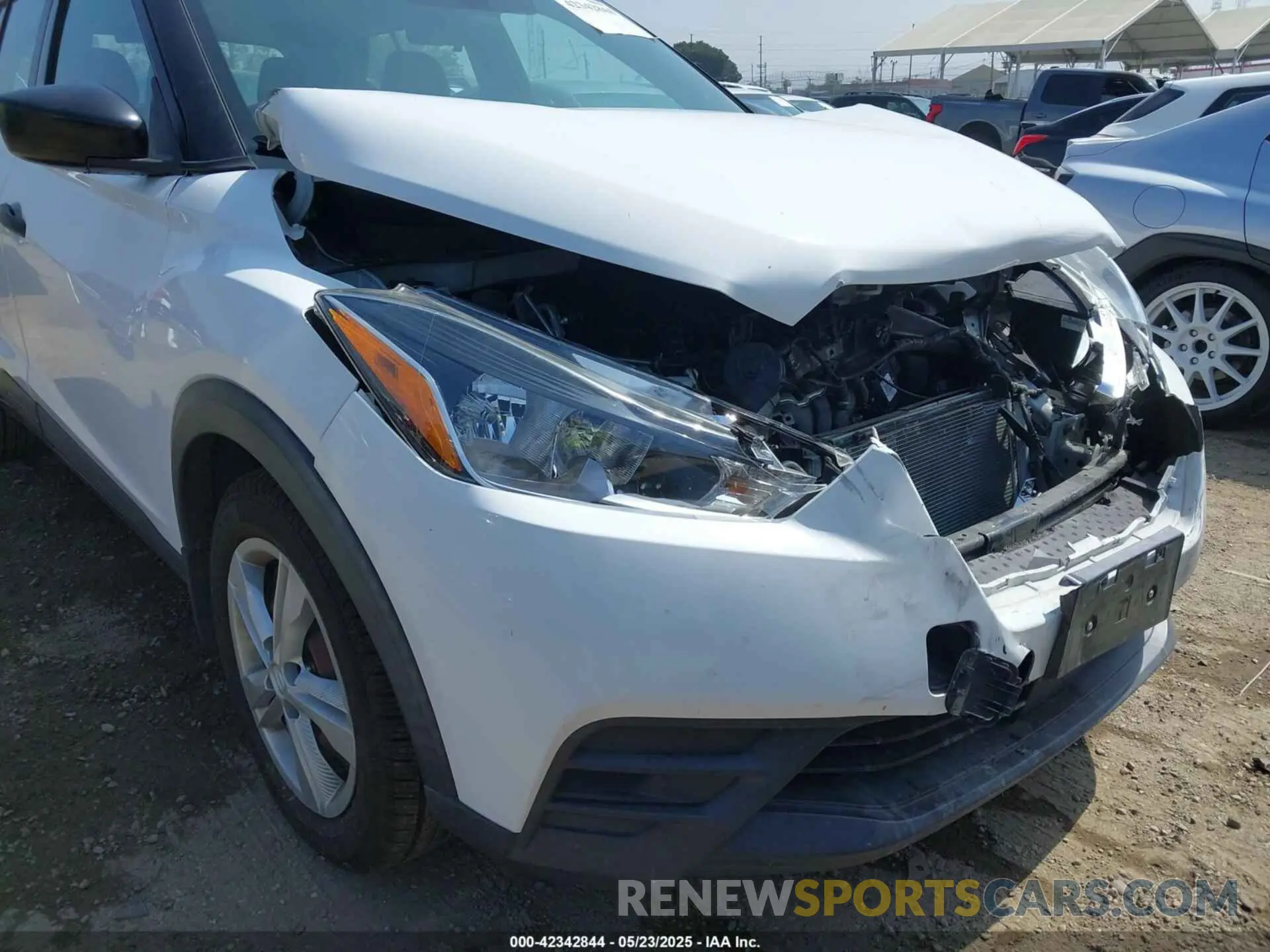 17 Photograph of a damaged car 3N1CP5BV7LL512251 NISSAN KICKS 2020