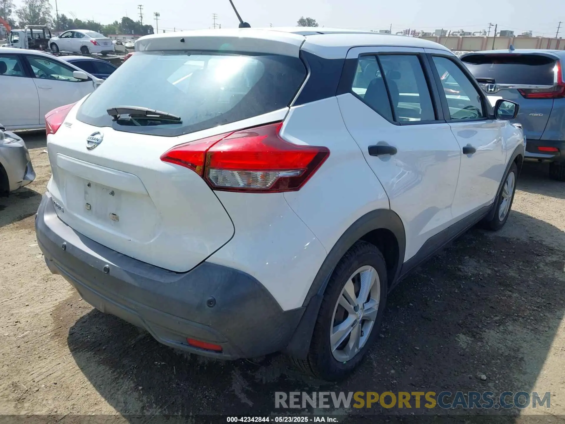 4 Photograph of a damaged car 3N1CP5BV7LL512251 NISSAN KICKS 2020