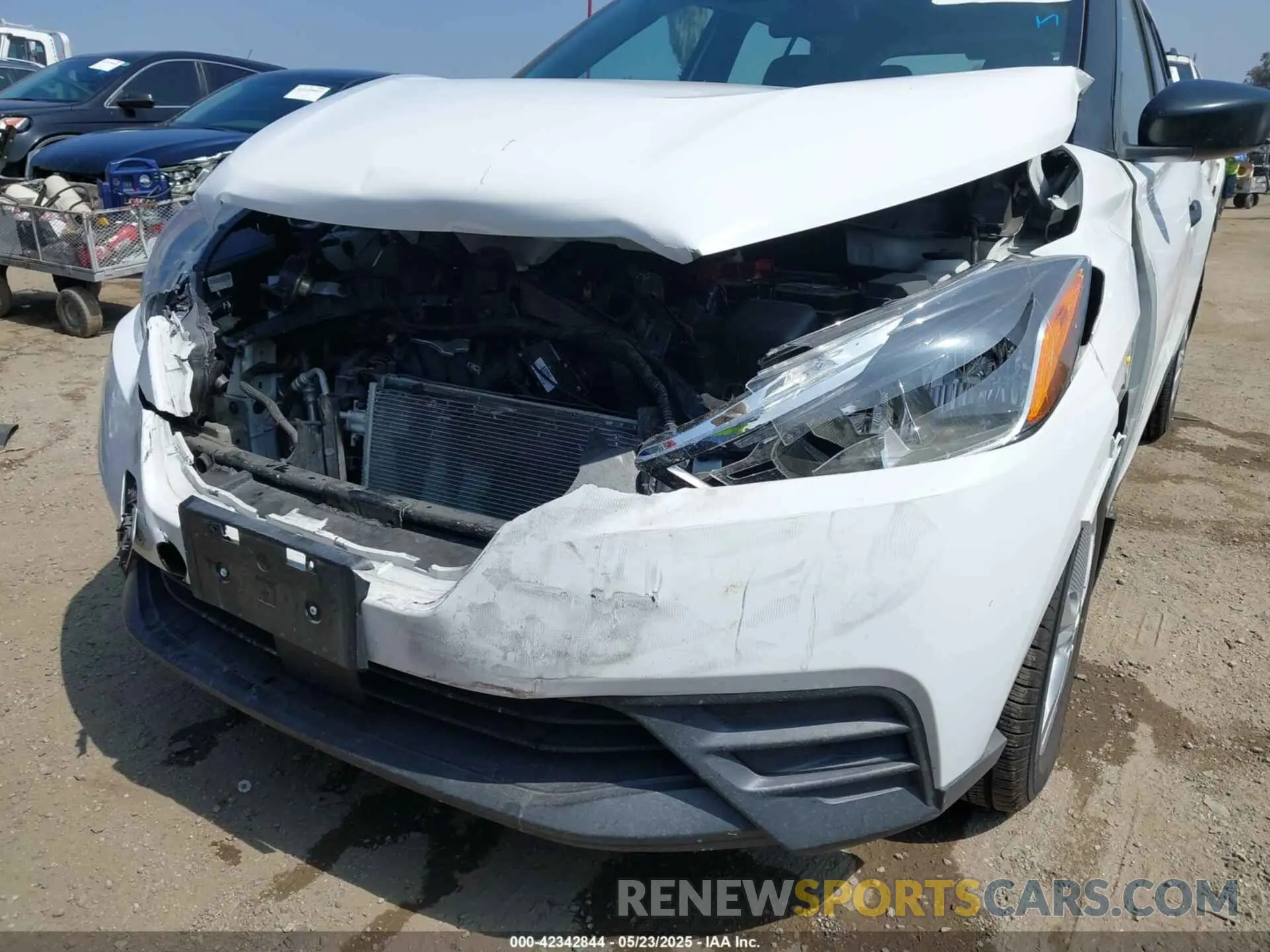 6 Photograph of a damaged car 3N1CP5BV7LL512251 NISSAN KICKS 2020